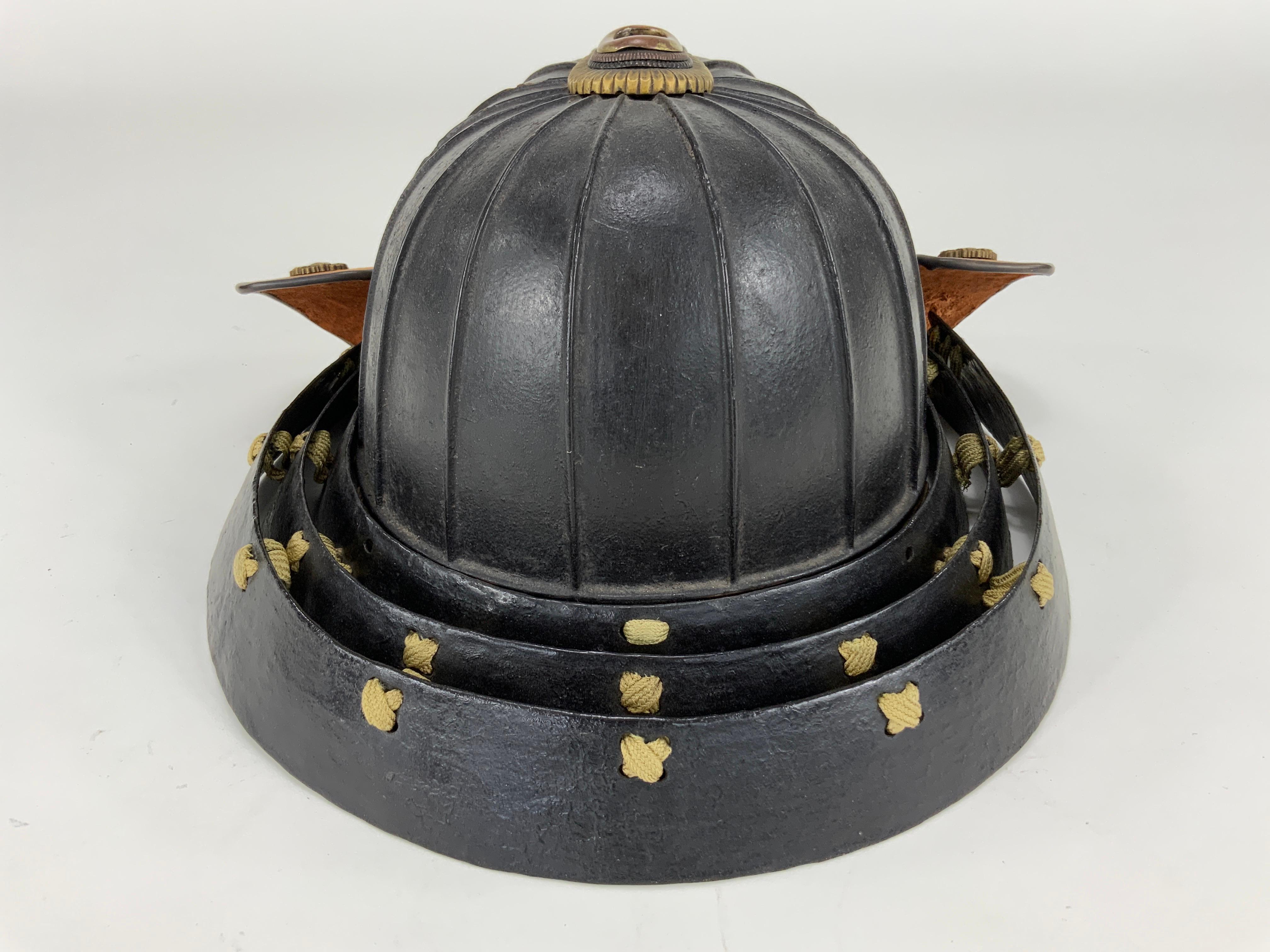 Japanisches Samurai- Helm  Kabuto-Edo-Periode (1603-1867) (19. Jahrhundert) im Angebot
