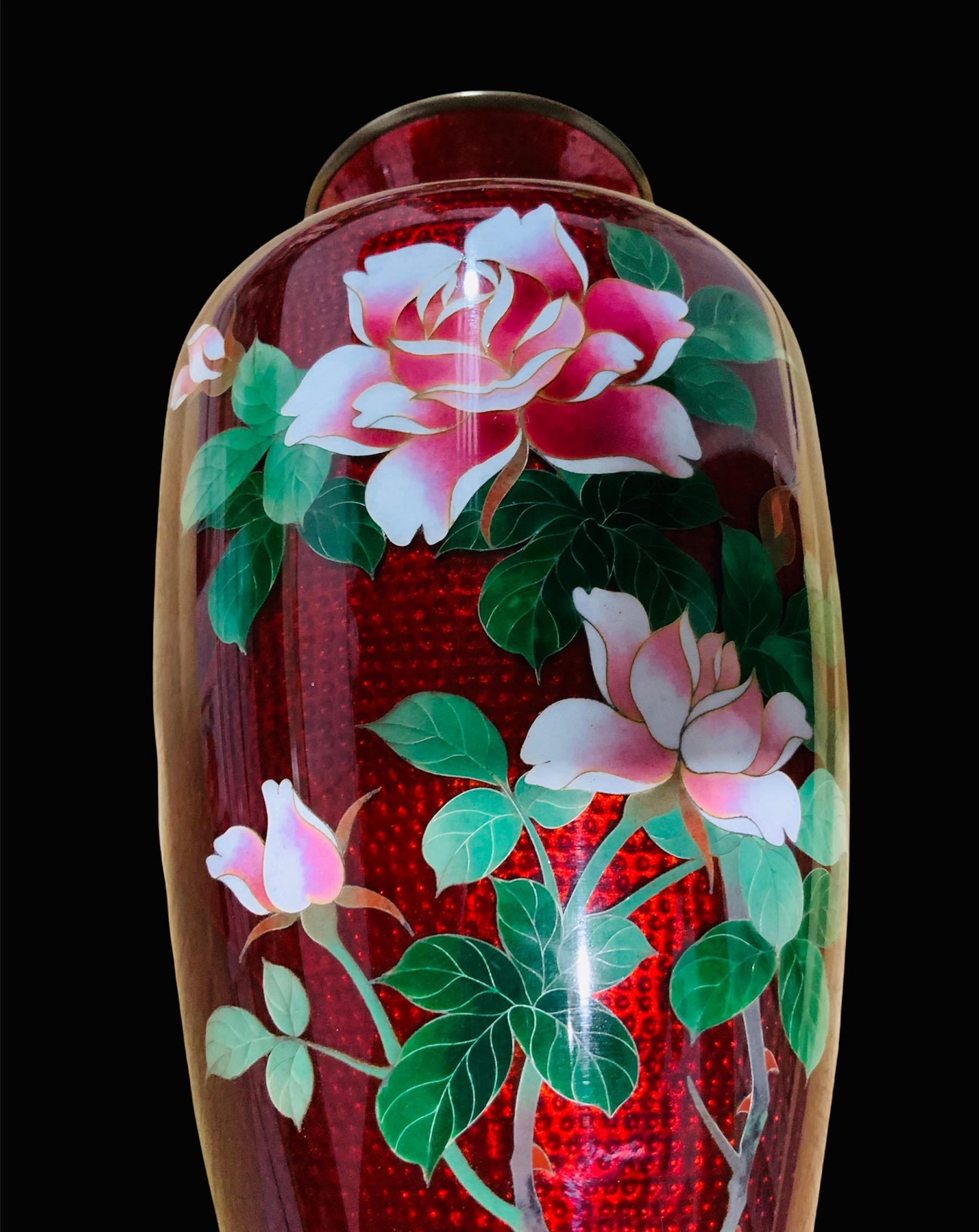 Vase urne à feuilles rouges en émail cloisonné de style japonais Sato Ando Ginbari en vente 1