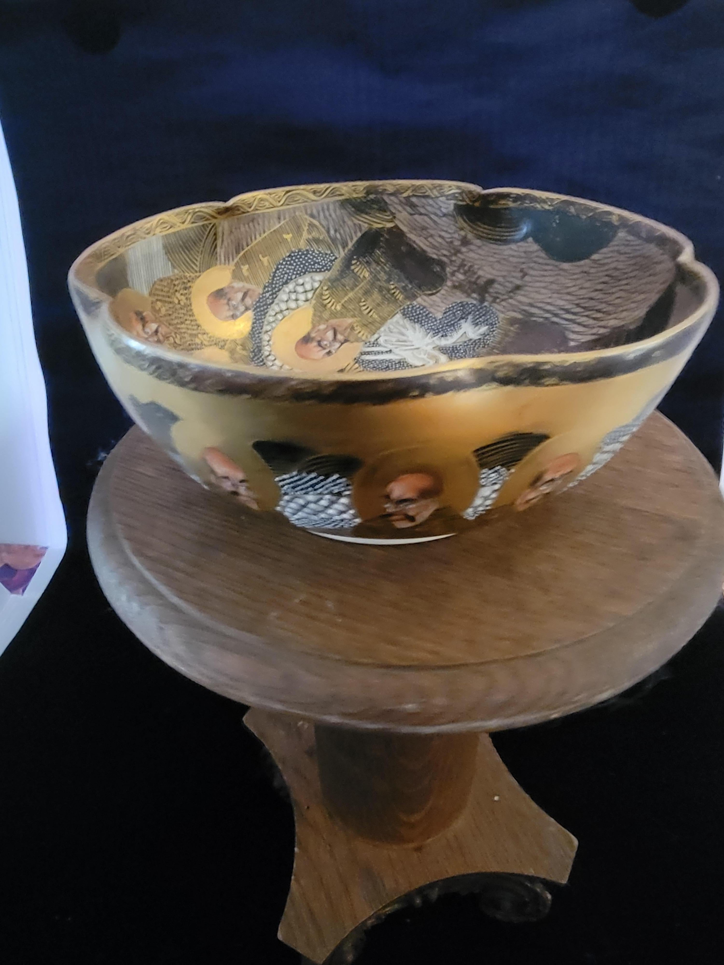 Milieu du XIXe siècle Bol japonais Satsuma des Immortels, signé en vente