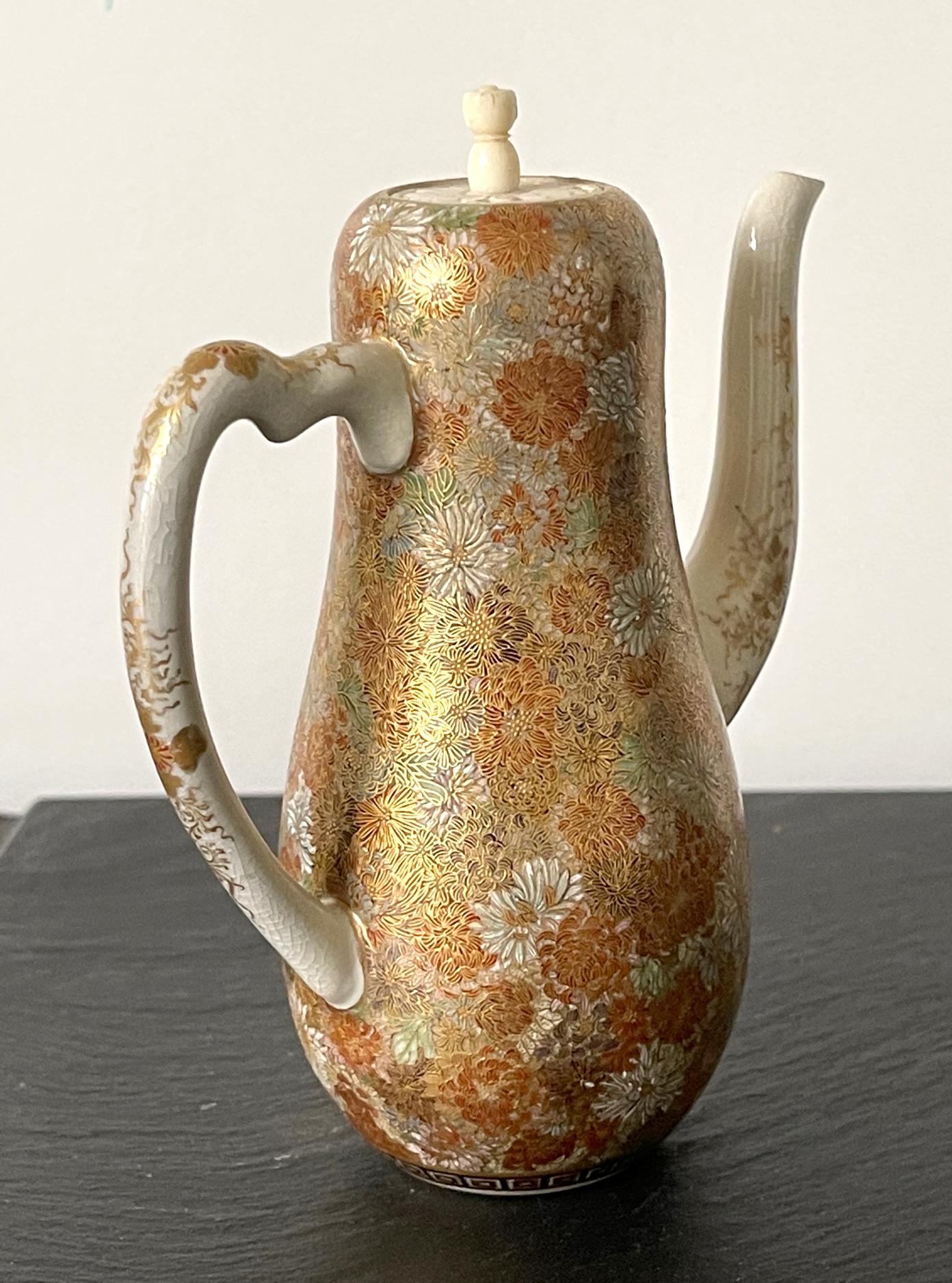 Japanische japanische Satsuma-Keramik-Kanne Yabu Meizan (20. Jahrhundert) im Angebot