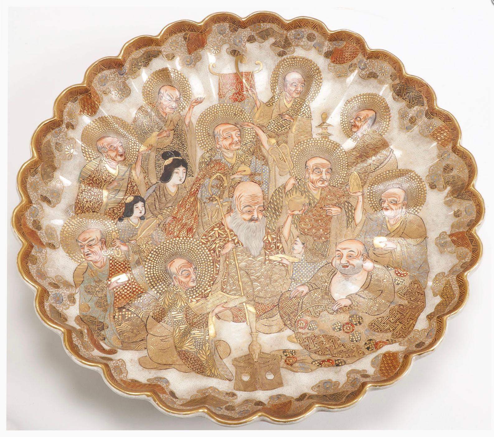 A large Japanese Satsuma charger with scalloped rim and decorated in the thousand faces motif.

Measures: diameter: 14.75 inches.