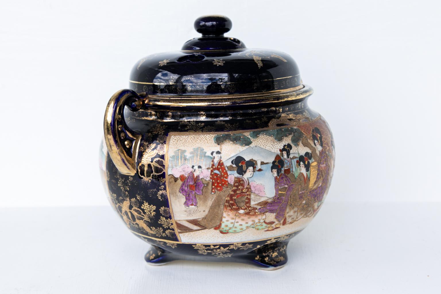 Early 20th Century Japanese Satsuma Covered Tureen For Sale