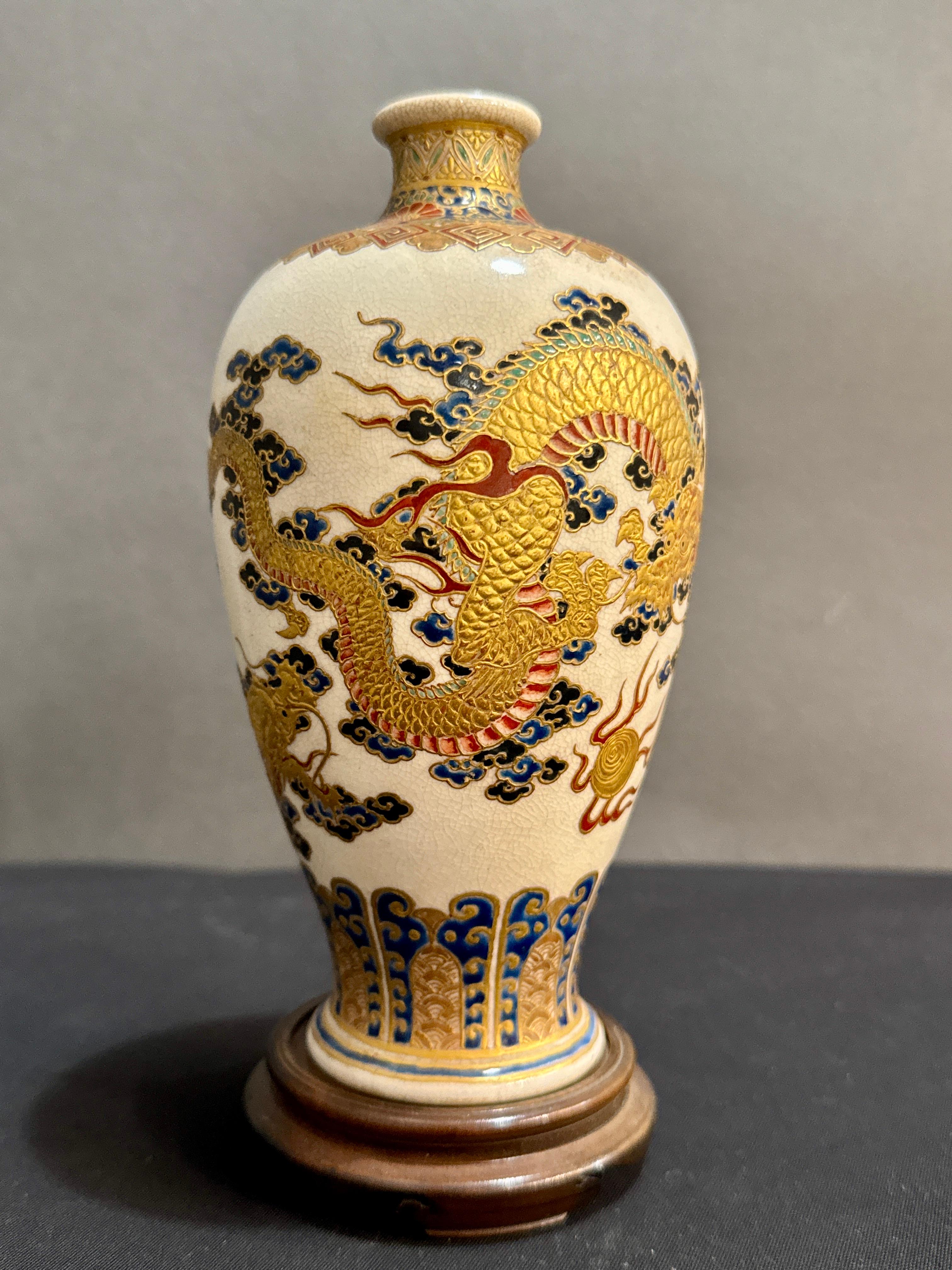 Giapponese Vaso giapponese Satsuma Dragon, periodo Meiji, 1900 circa, Giappone in vendita