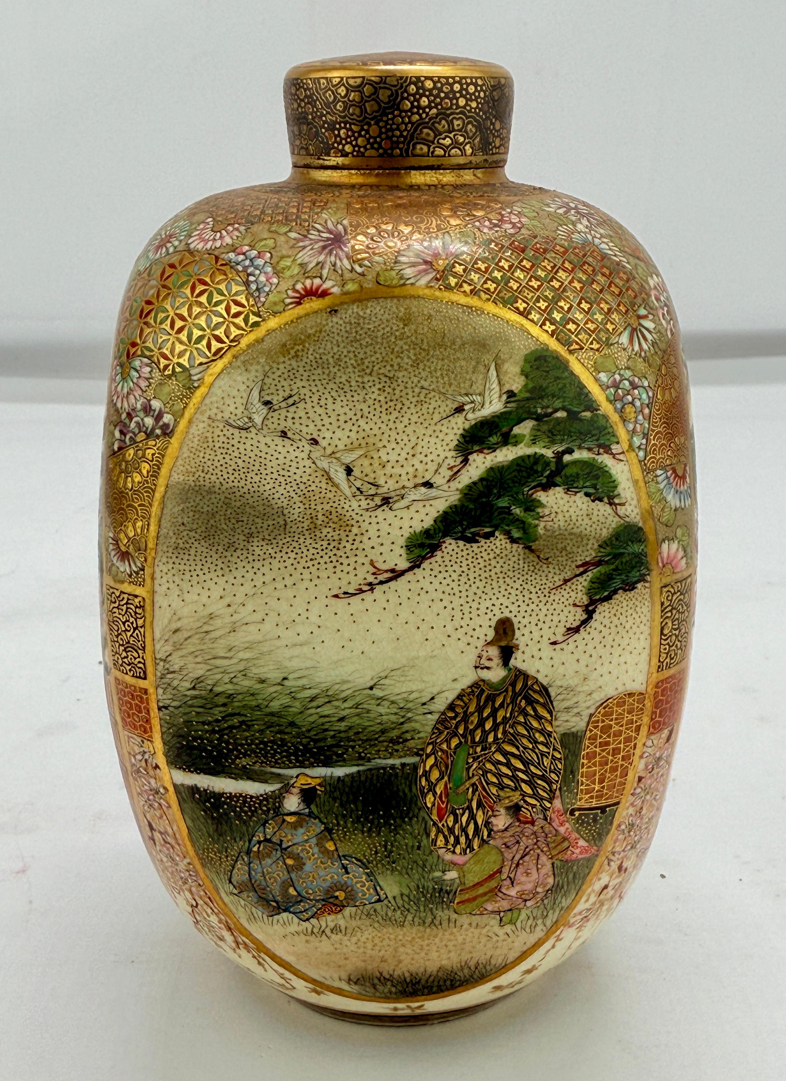 Japanese Satsuma Earthenware Four-Panel Tea Caddy, Ryuzan - Kyoto, Meiji-Taisho In Good Condition For Sale In Atlanta, GA