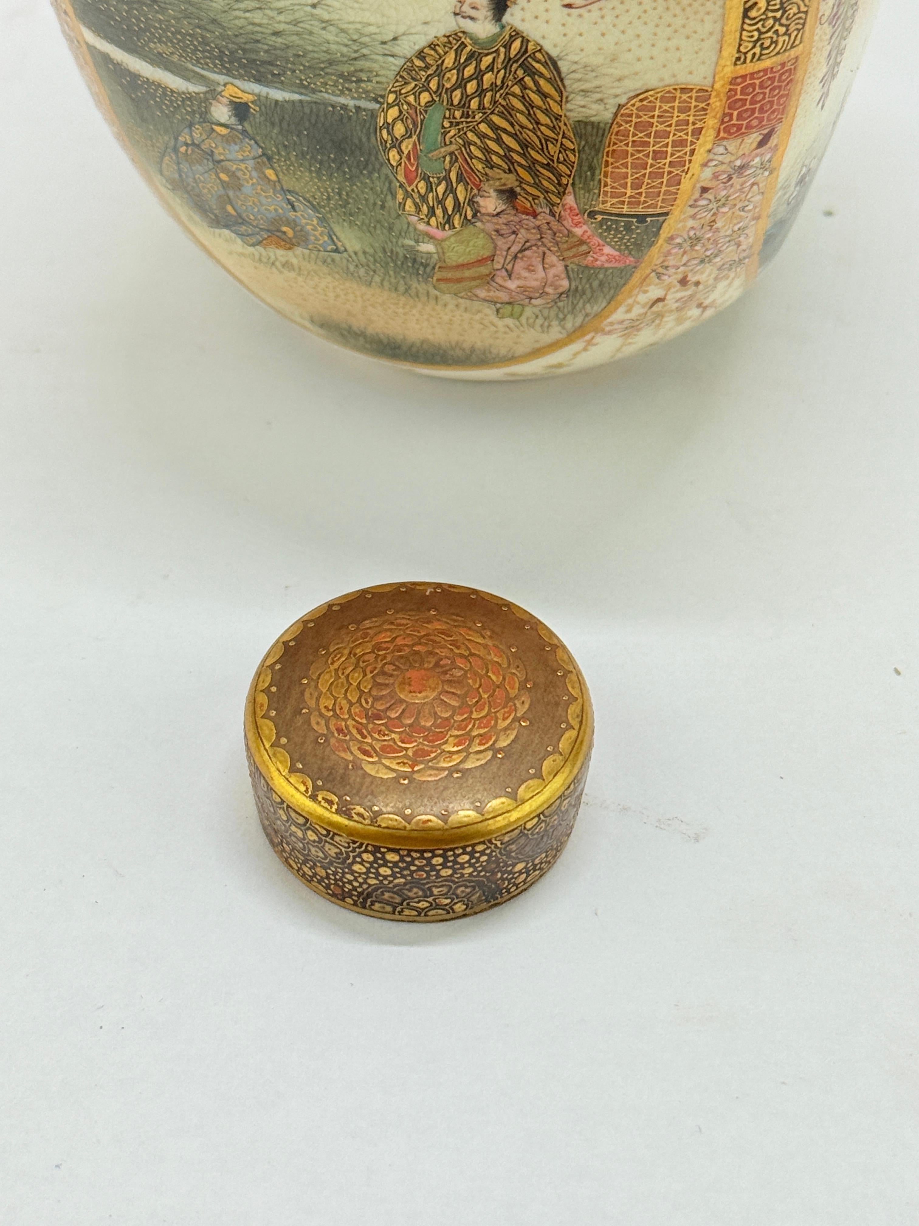 Japanese Satsuma Earthenware Four-Panel Tea Caddy, Ryuzan - Kyoto, Meiji-Taisho For Sale 2