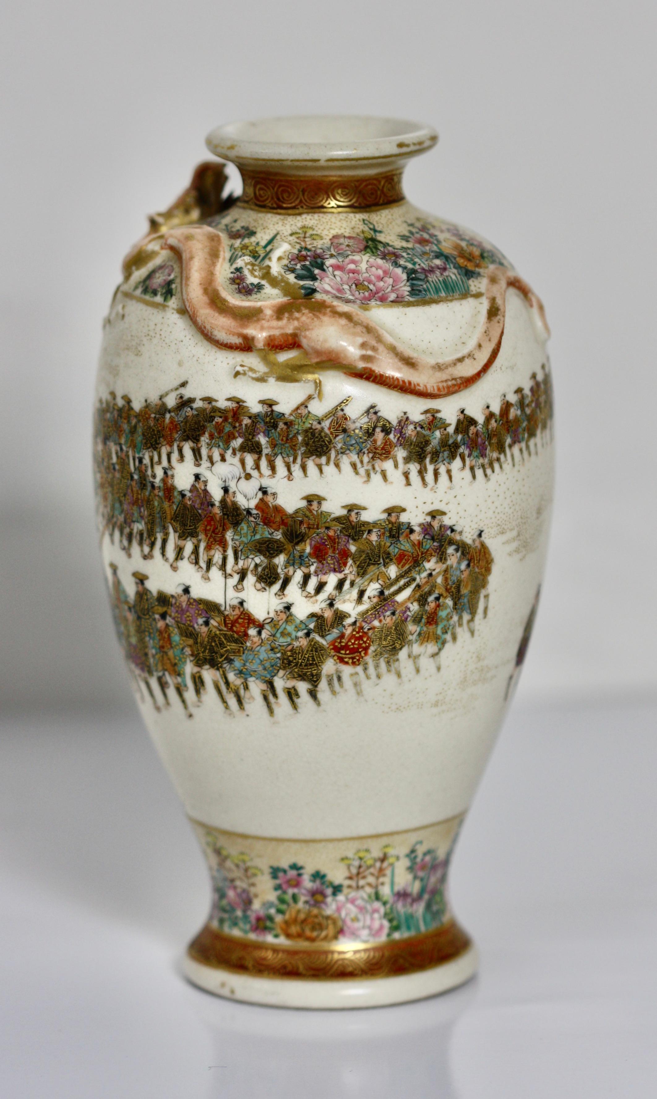 Japanese Satsuma Earthenware Vase, Meiji Period For Sale 2