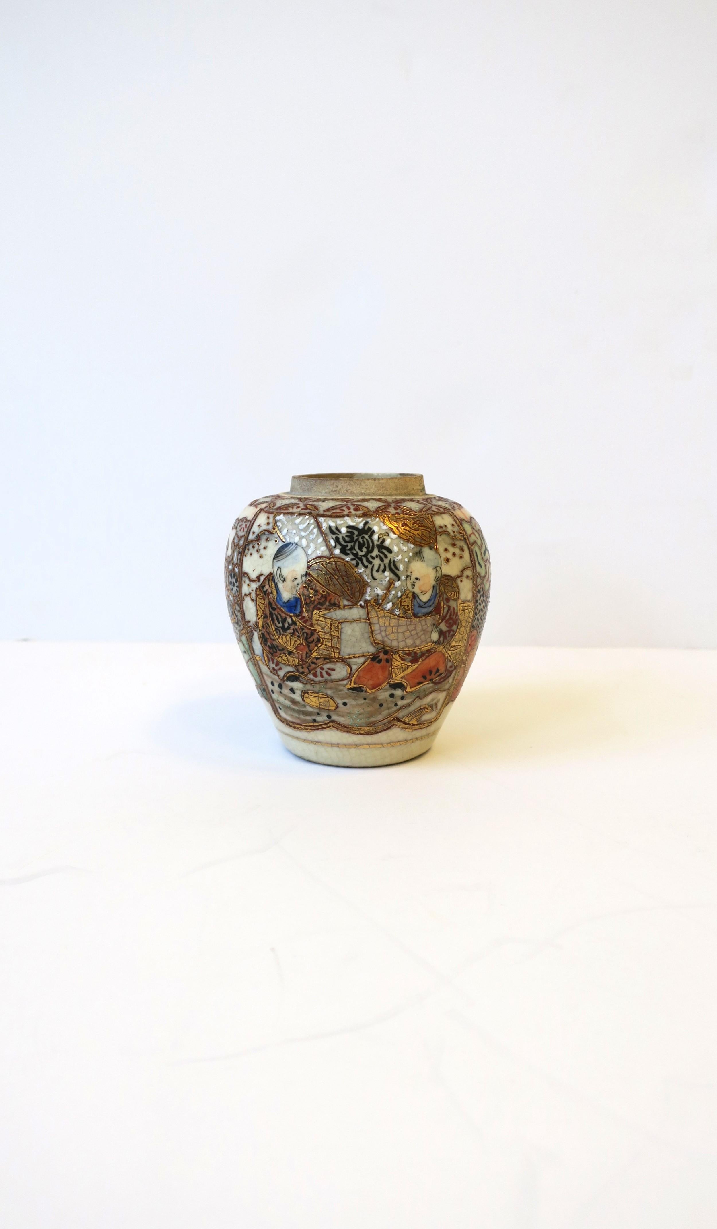 Japanese Satsuma Ginger Jar Vase, circa Early 20th Century For Sale 6