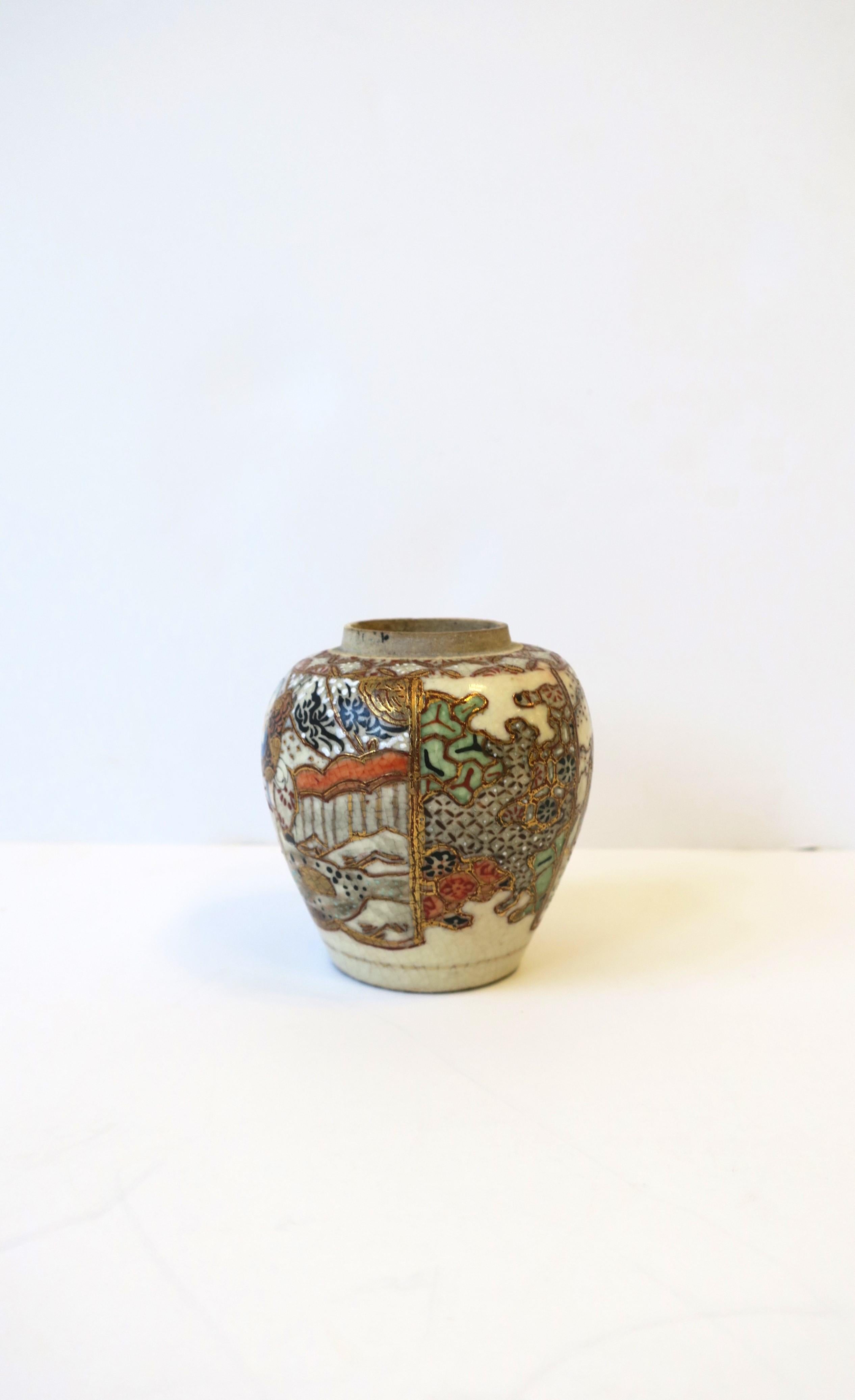 Japanese Satsuma Ginger Jar Vase, circa Early 20th Century For Sale 3