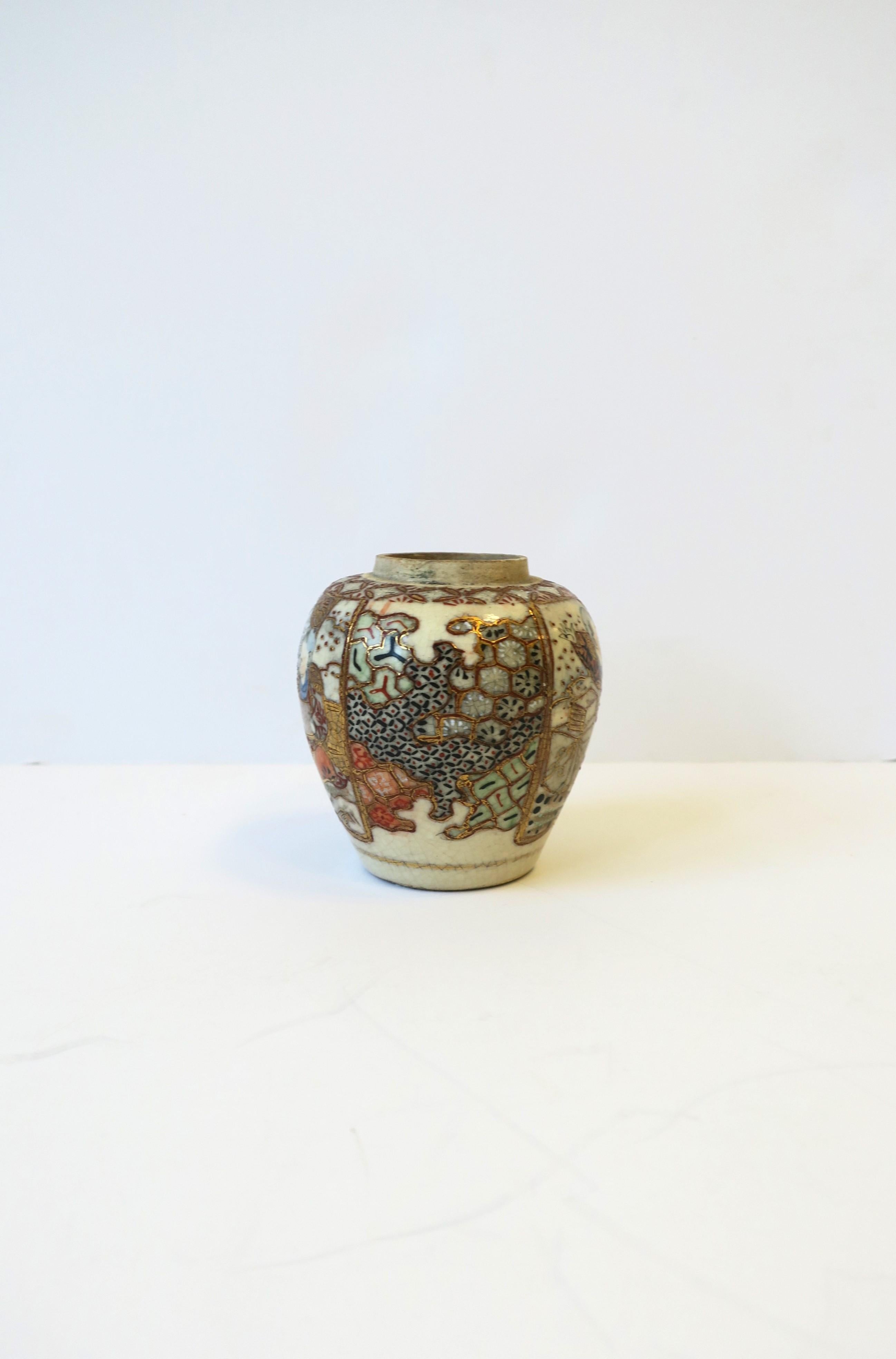 Japanese Satsuma Ginger Jar Vase, circa Early 20th Century For Sale 4