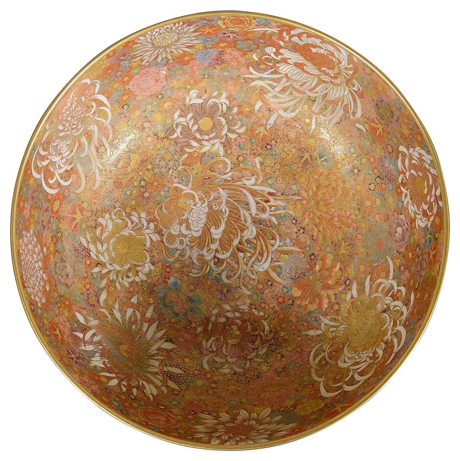 Peint à la main Bol Millefleur japonais Satsuma, période Meiji. 30 cm de diamètre. en vente