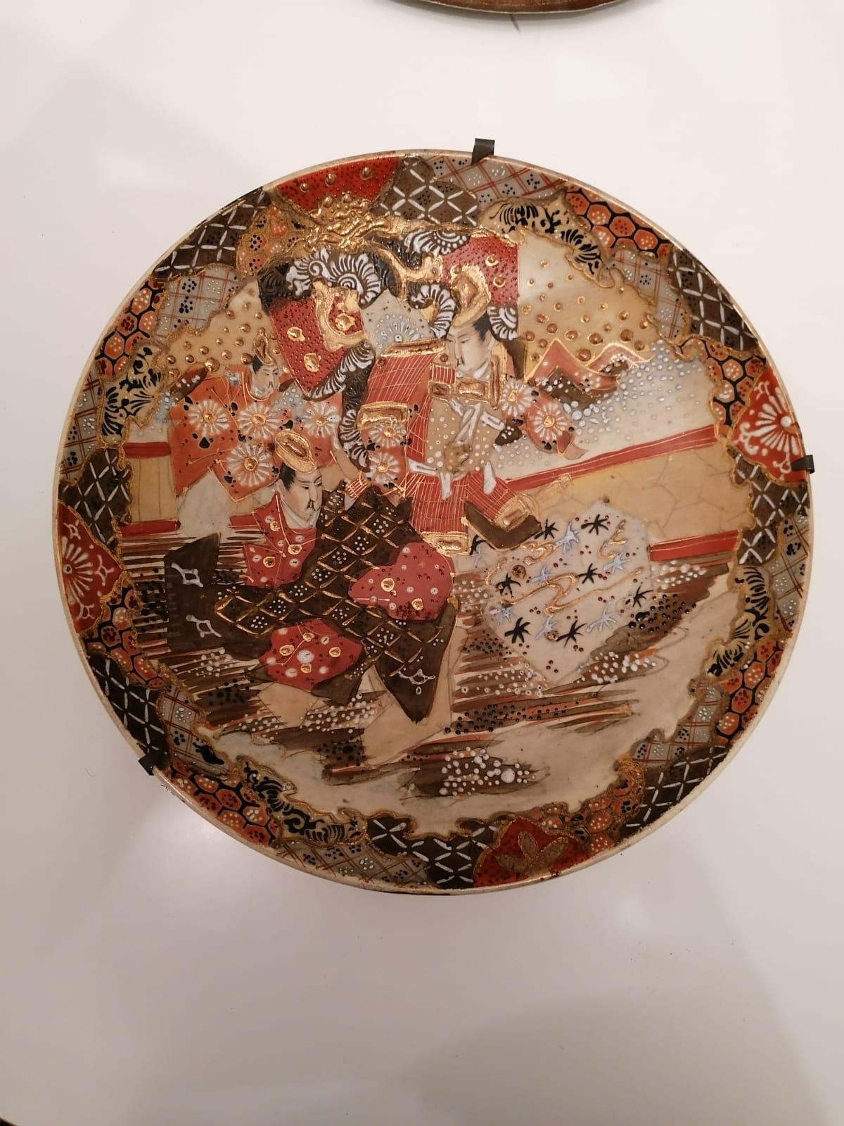 Japanese Satsuma Plate Hand Painted Dish, Meiji Period For Sale 1