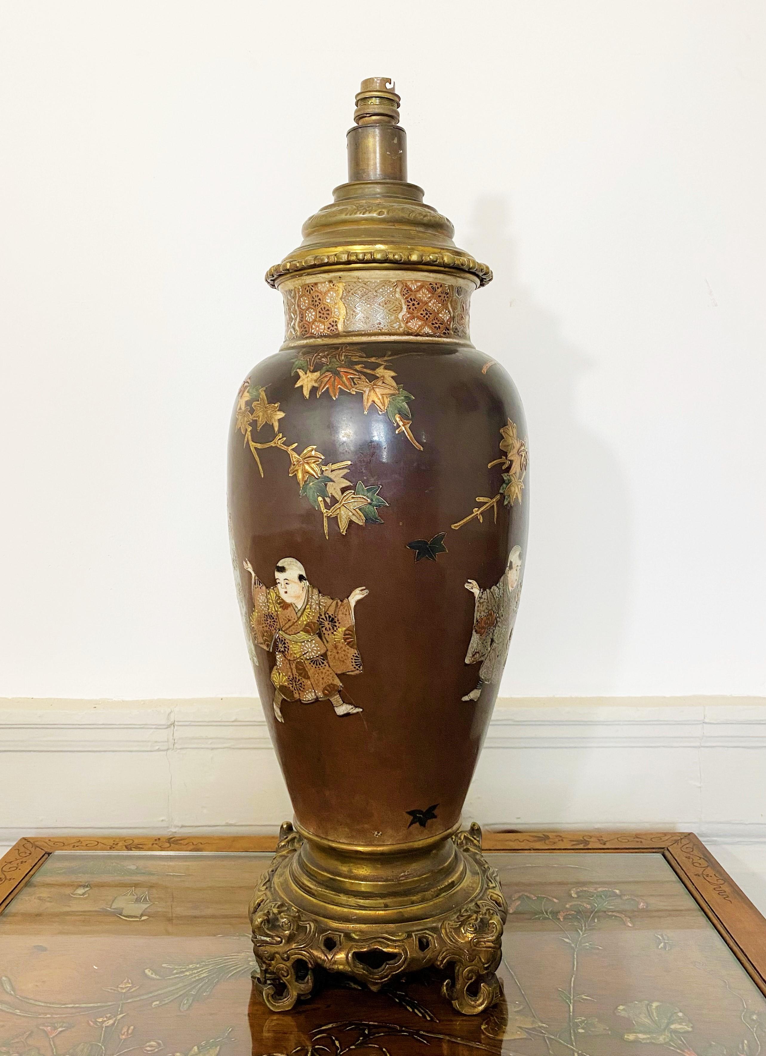 Vase japonais Satsuma en porcelaine et bronze transformé en lampe 19ème siècle  en vente 11