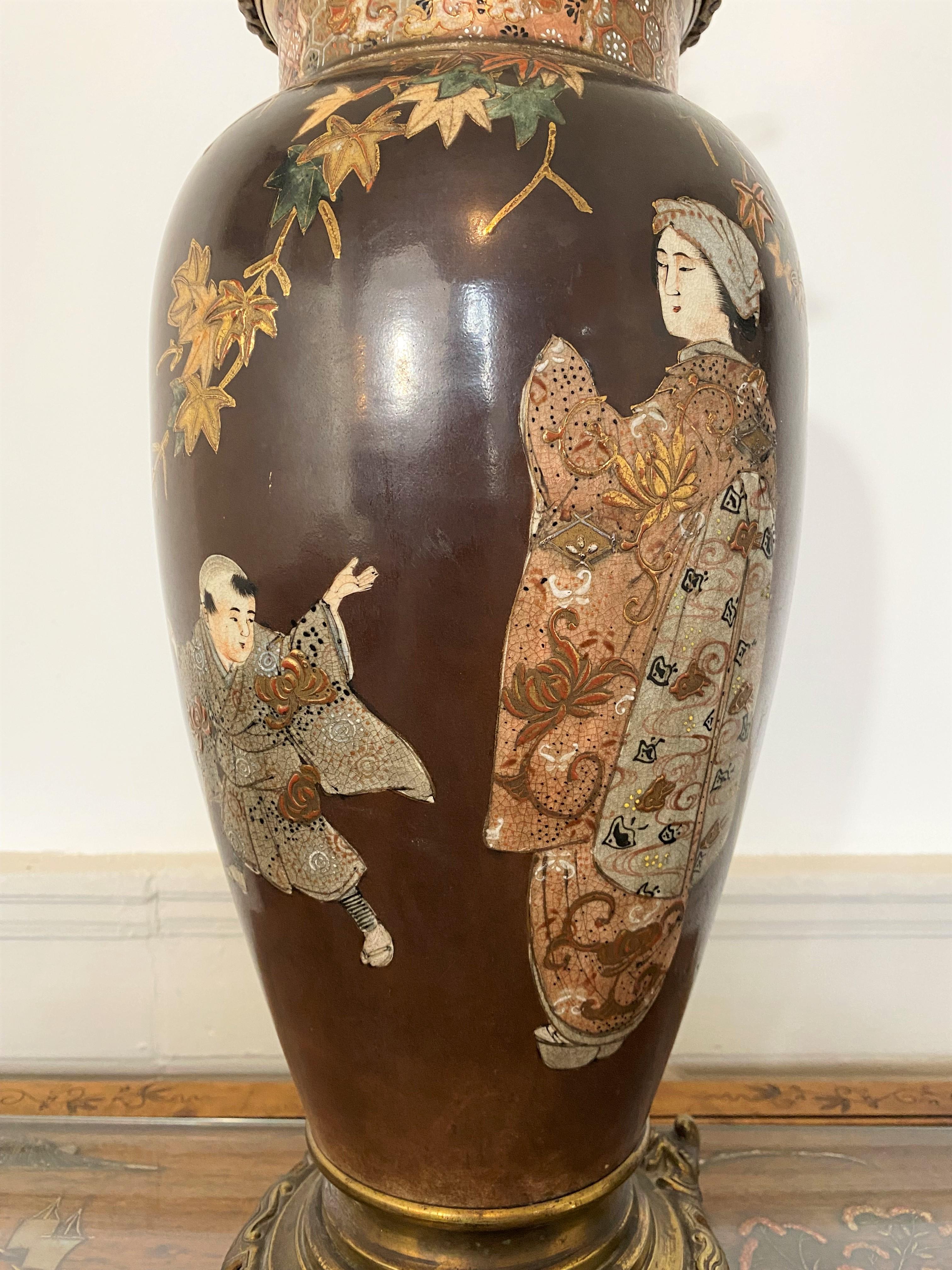 Vase japonais Satsuma en porcelaine et bronze transformé en lampe 19ème siècle  en vente 1