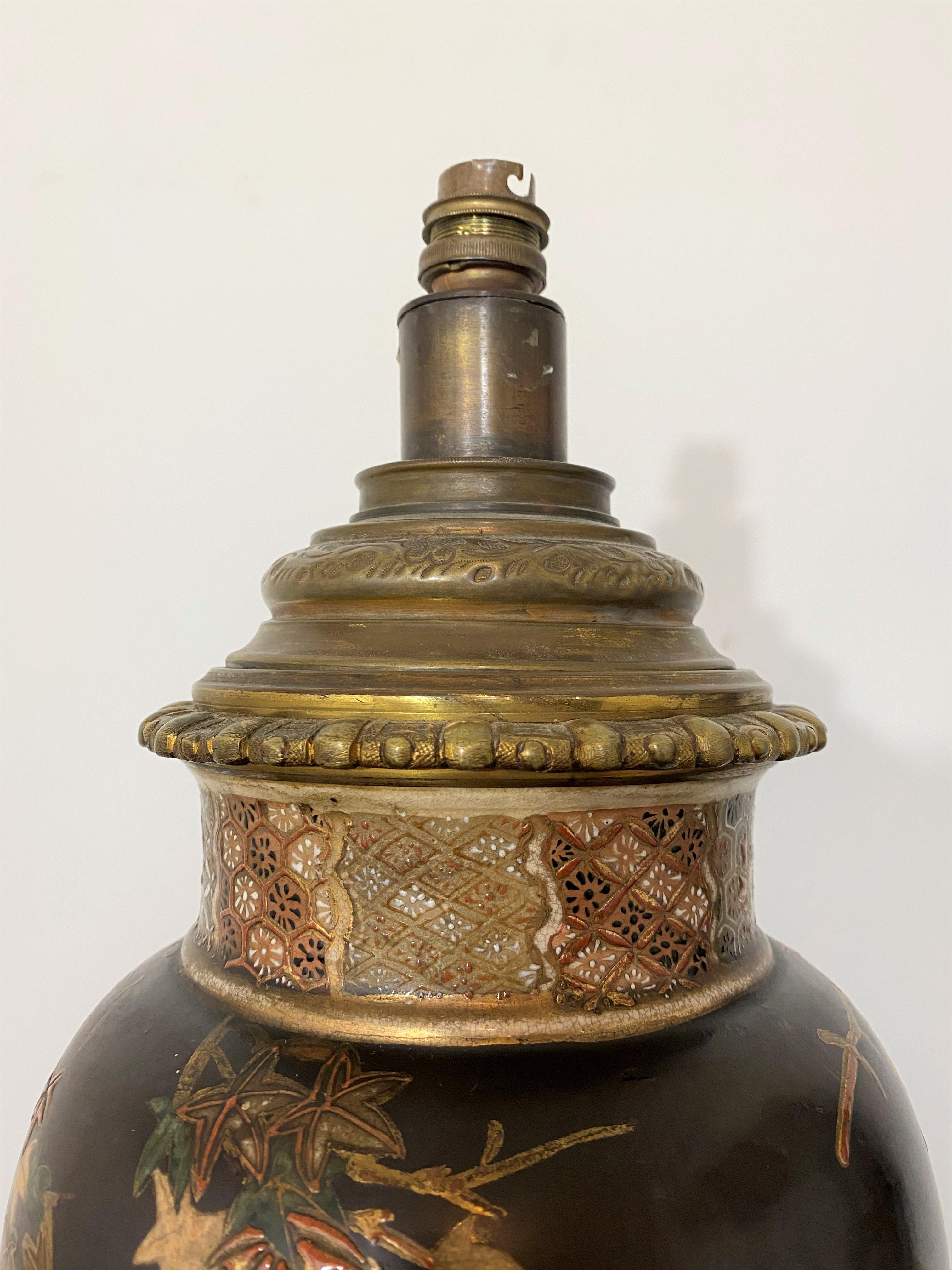 Vase japonais Satsuma en porcelaine et bronze transformé en lampe 19ème siècle  en vente 3