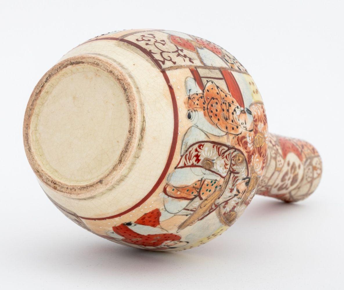 Jarrón botella de cerámica japonesa Satsuma en Bueno estado para la venta en Astoria, NY