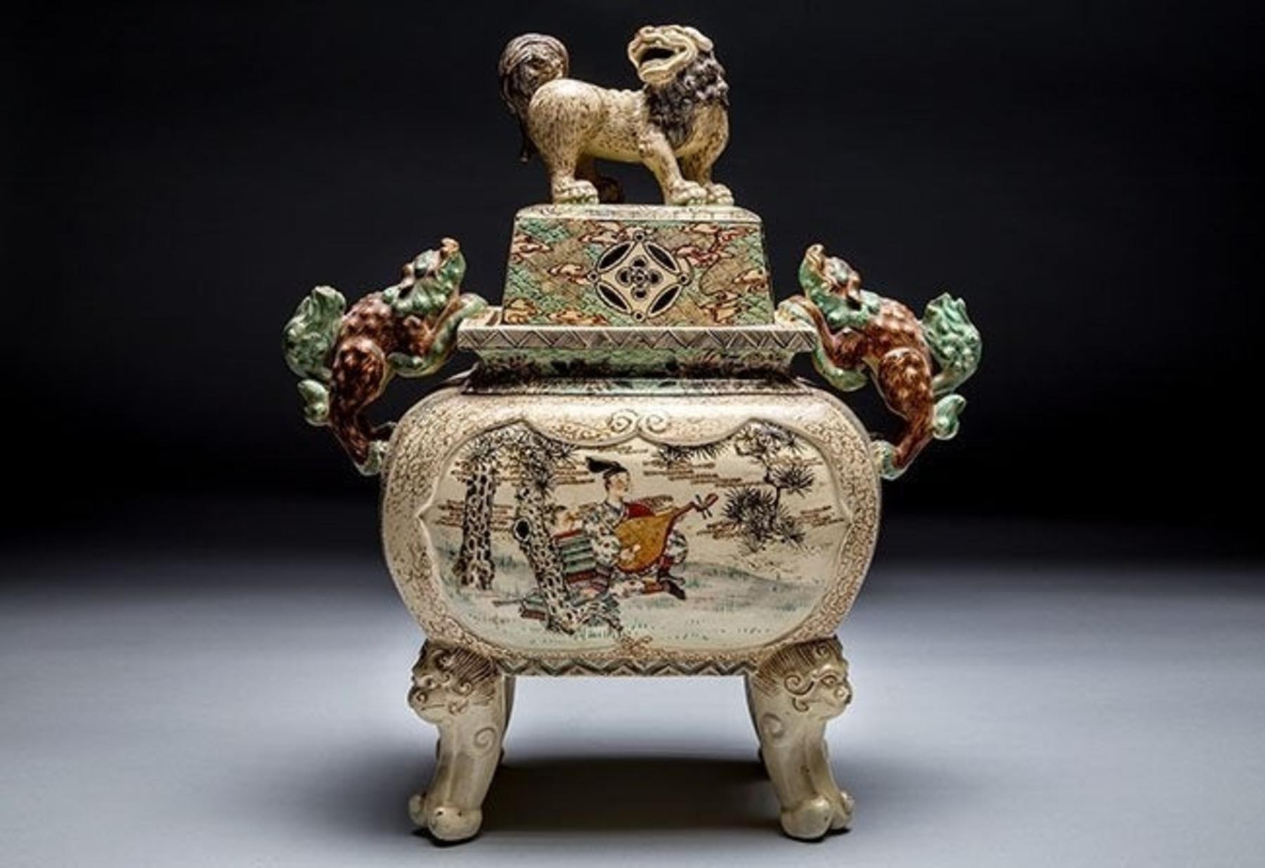 Japanese Satsuma Style Censer and Cover, Late 19th Century For Sale 1