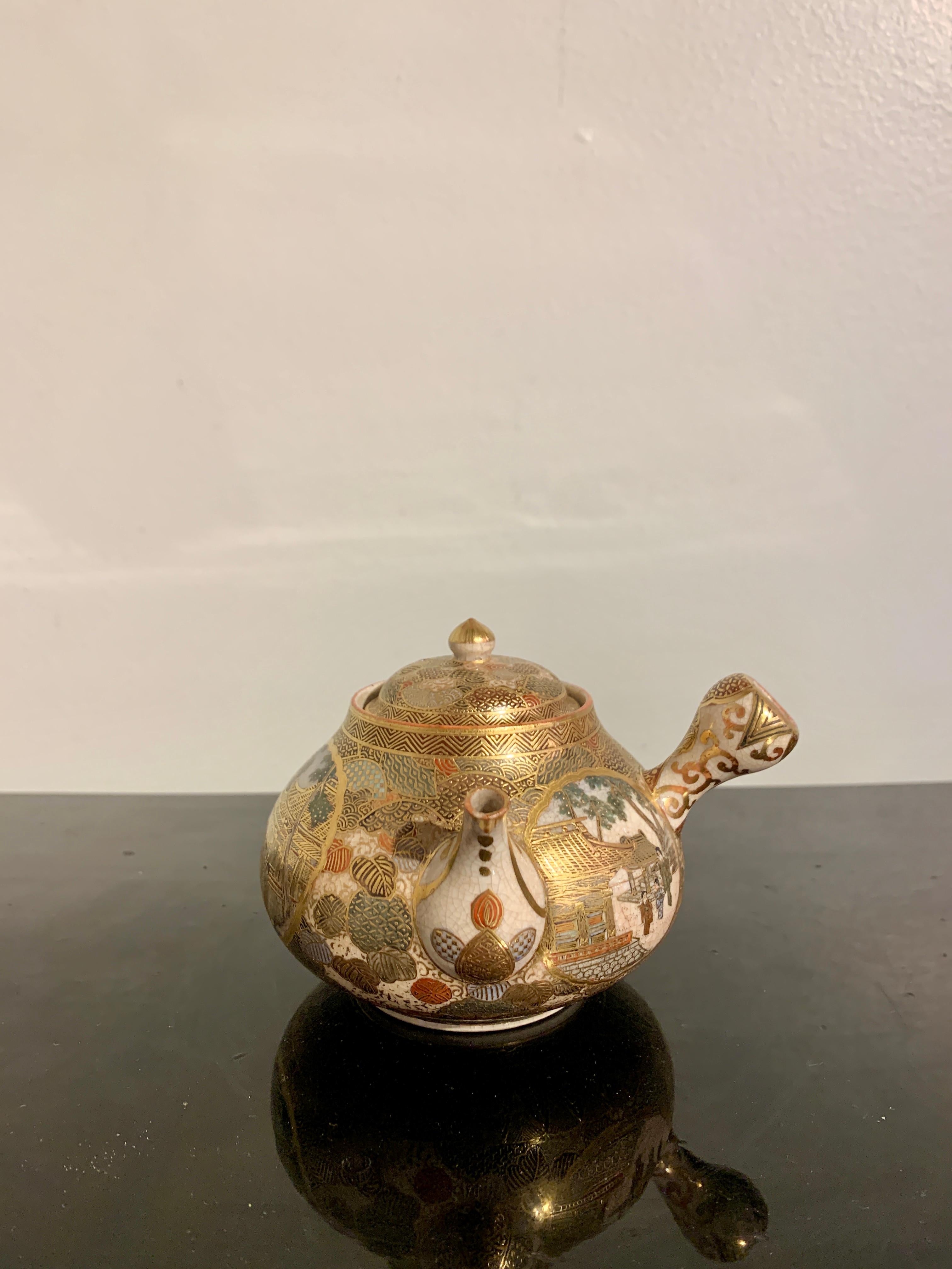 Japanese Satsuma Teapot by Senshu, Meiji Period, Late 19th Century, Japan In Good Condition In Austin, TX