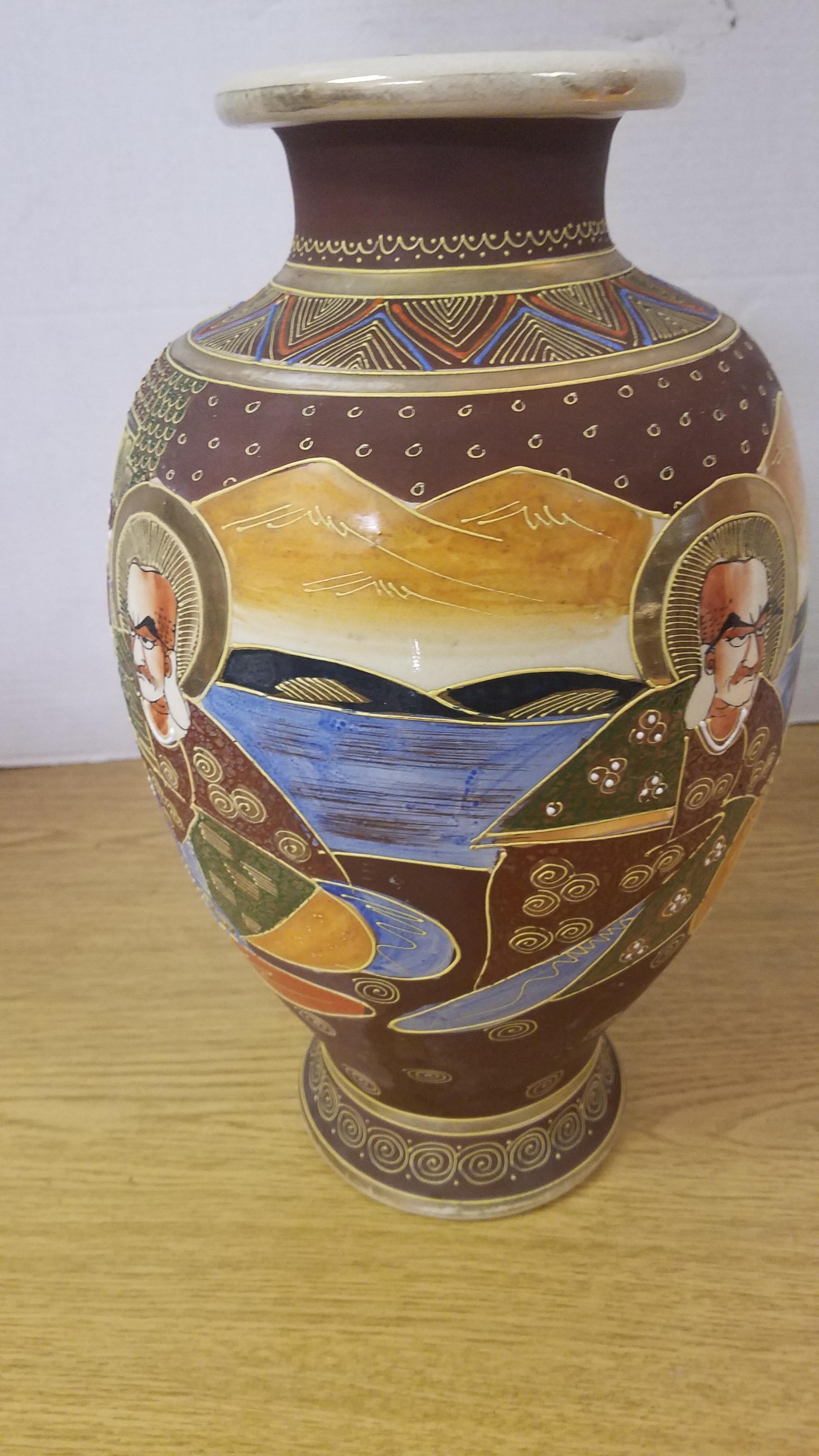 Japanese Satsuma Vase In Good Condition For Sale In Livingston, NJ