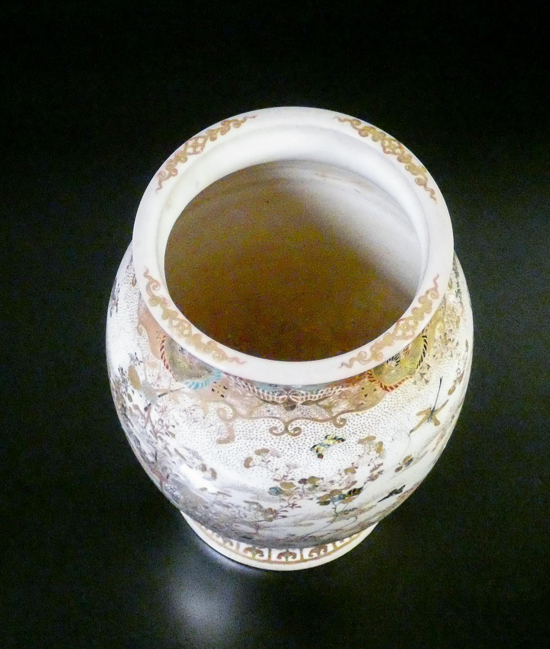 Japanese Satsuma Vase in Ceramic and Polychrome Enamel, Meiji Period 1800 For Sale 2