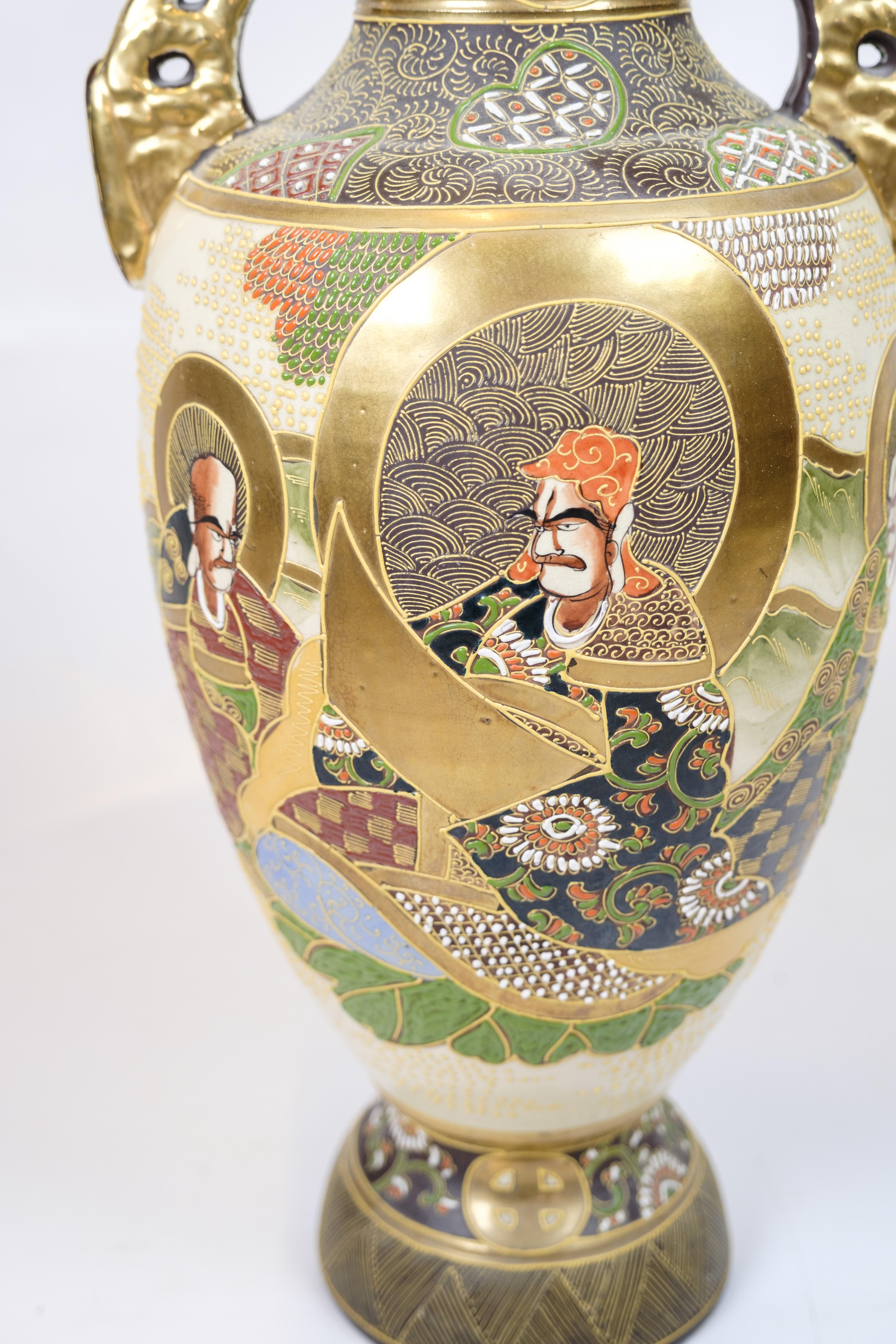 Vase japonais Satsuma à glaçure ivoire de la période Meiji Bon état - En vente à Lejre, DK
