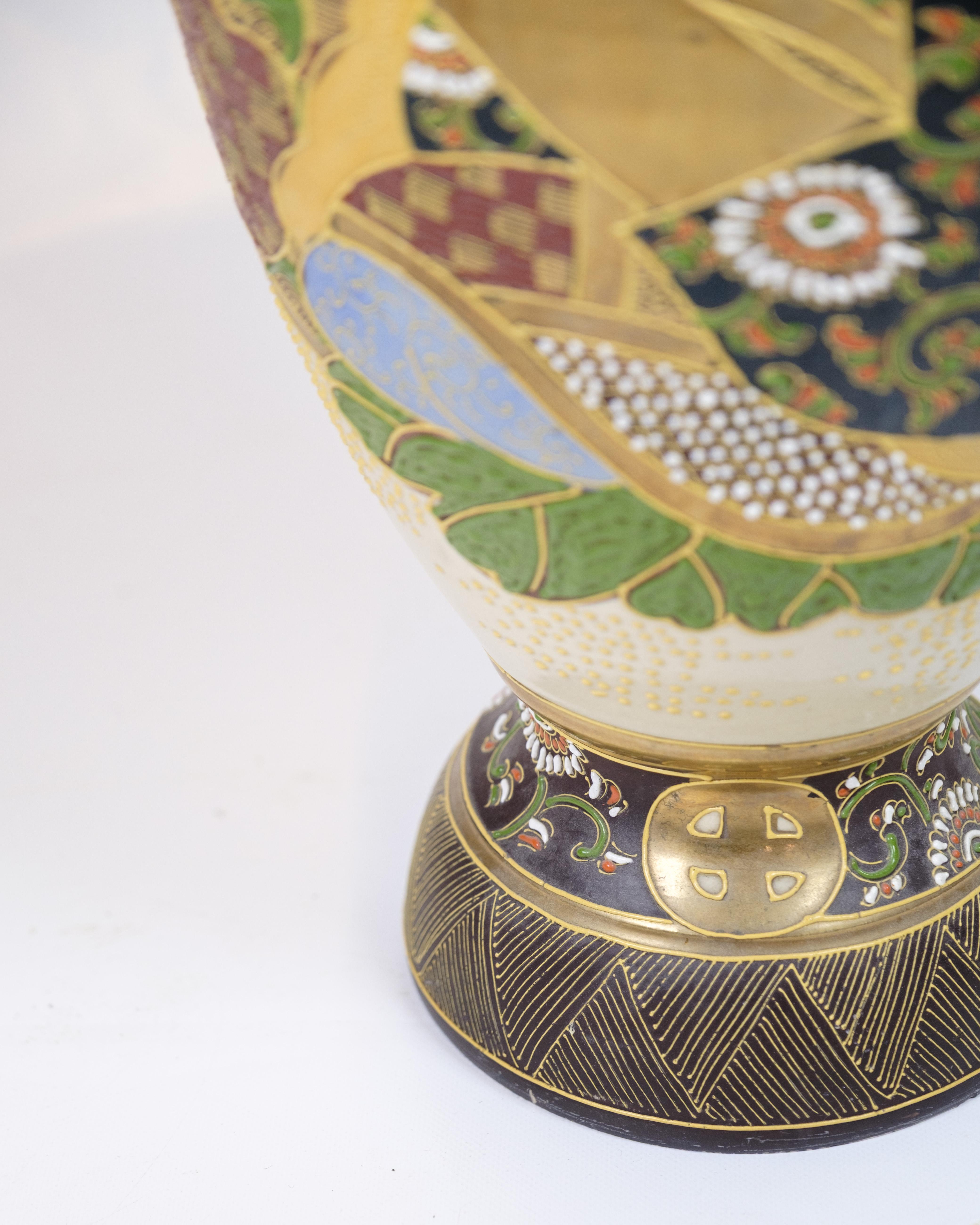 20ième siècle Vase japonais Satsuma à glaçure ivoire de la période Meiji en vente