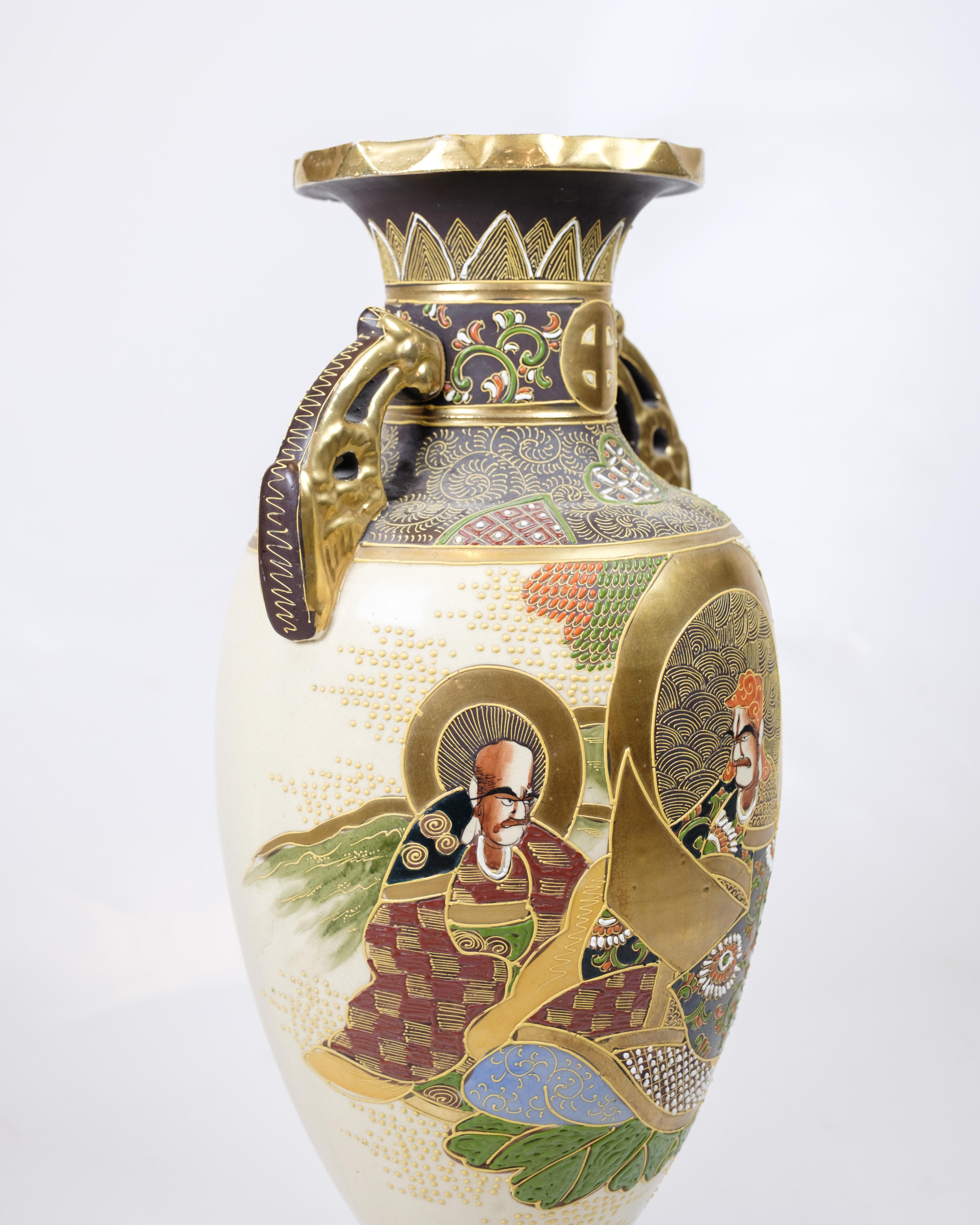 Porcelaine Vase japonais Satsuma à glaçure ivoire de la période Meiji en vente