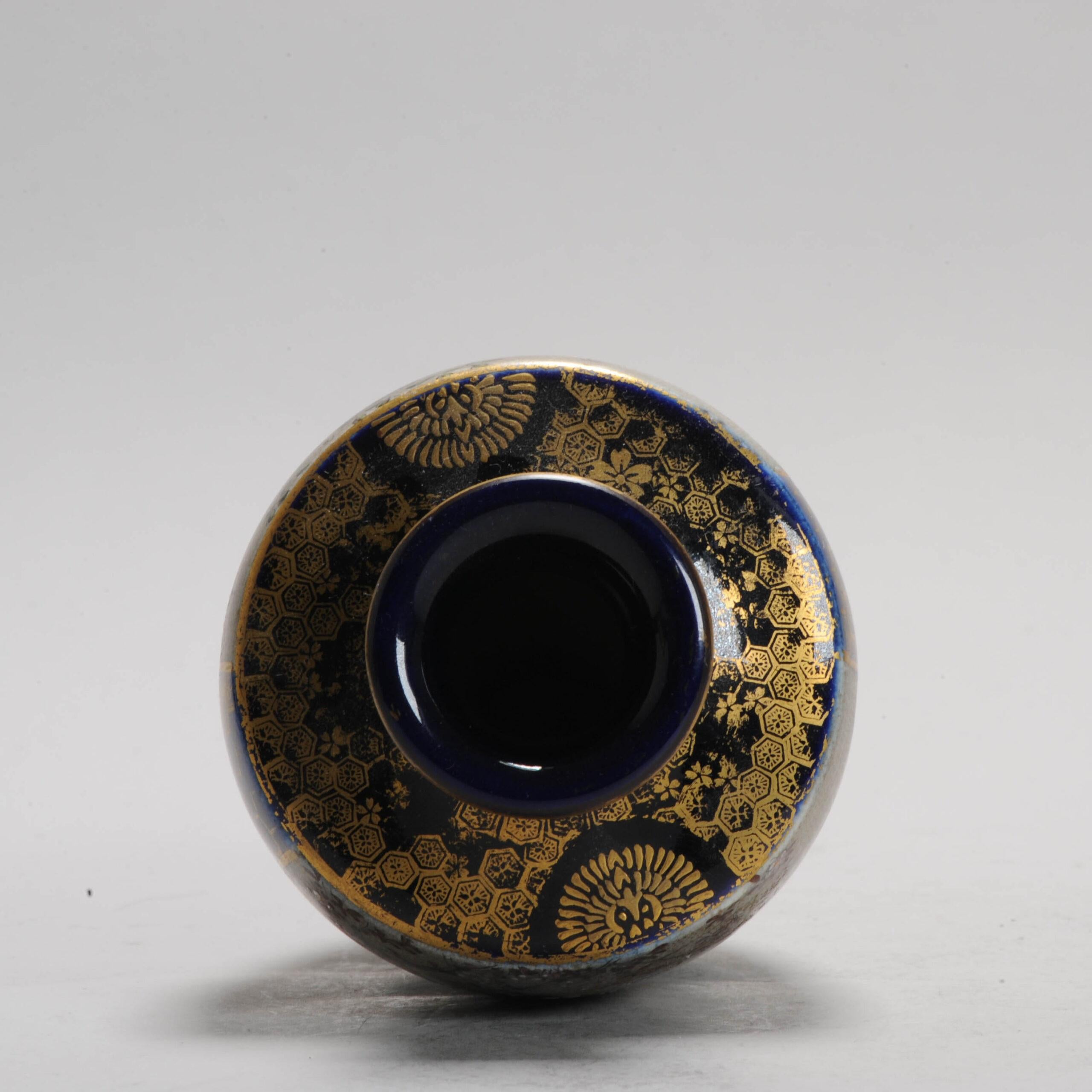 Meiji Vaso giapponese di Satsuma con decorazioni figurative e paesaggi, marchiato, XIX secolo in vendita