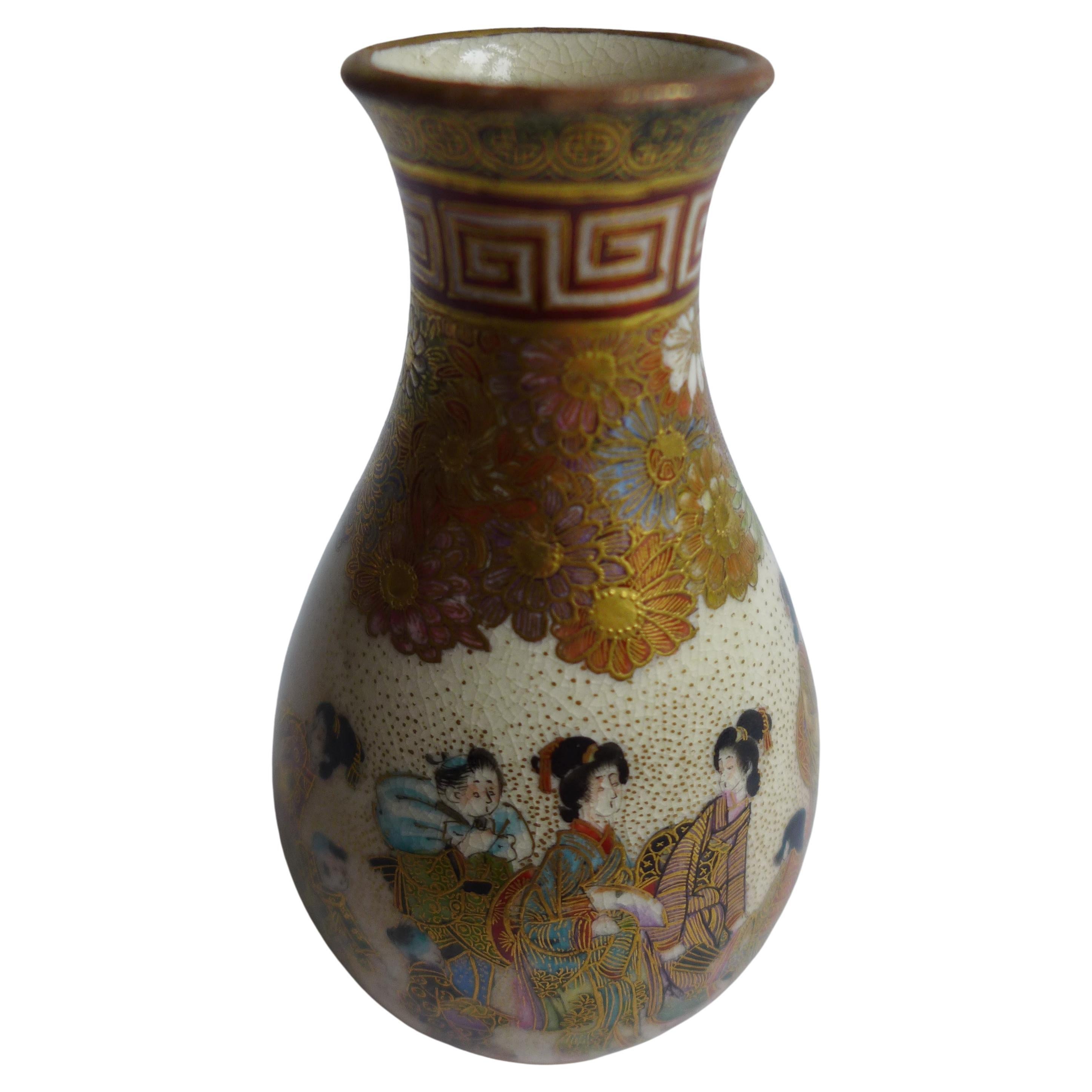 Japanese Satsuma Vase Meiji Period Genzan For Sale