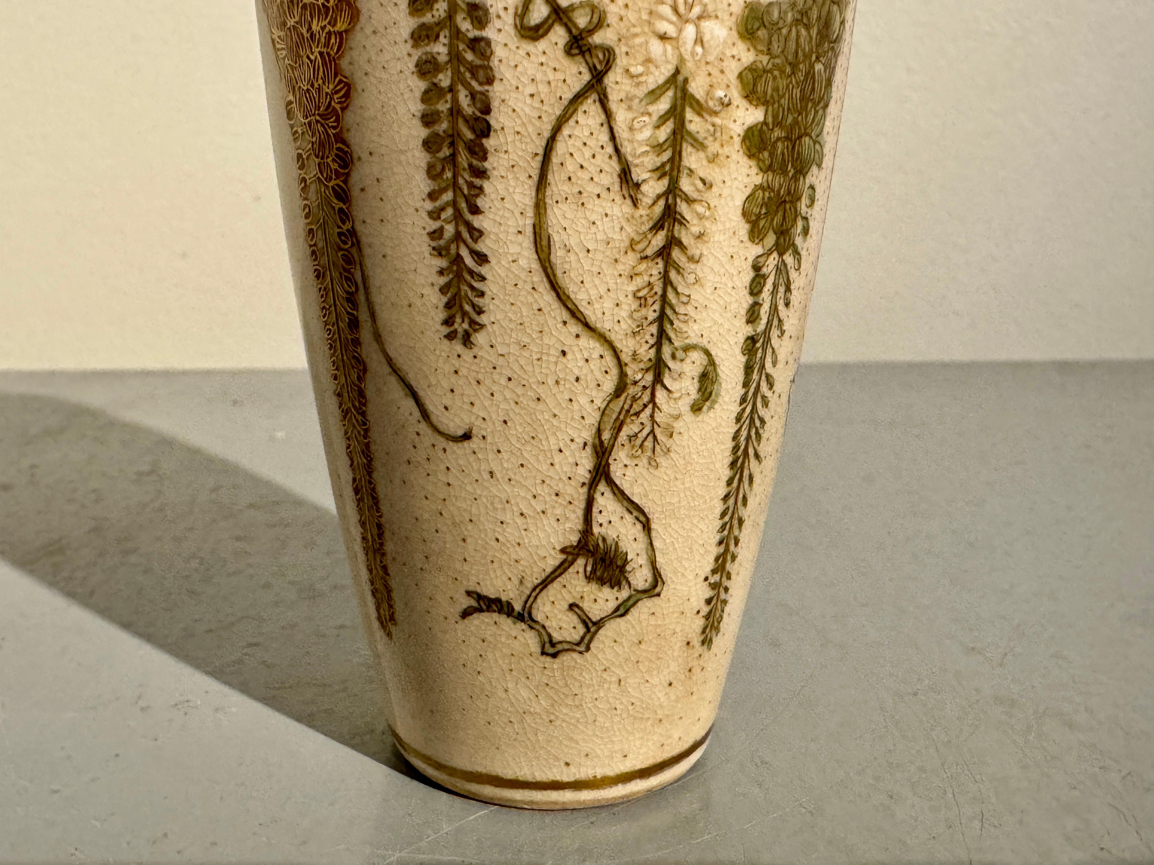 Japanische Satsuma-Vase mit Glyzinien von Gyukuzan (Chin Jukan XII), Meiji-Zeit, Japan im Angebot 3