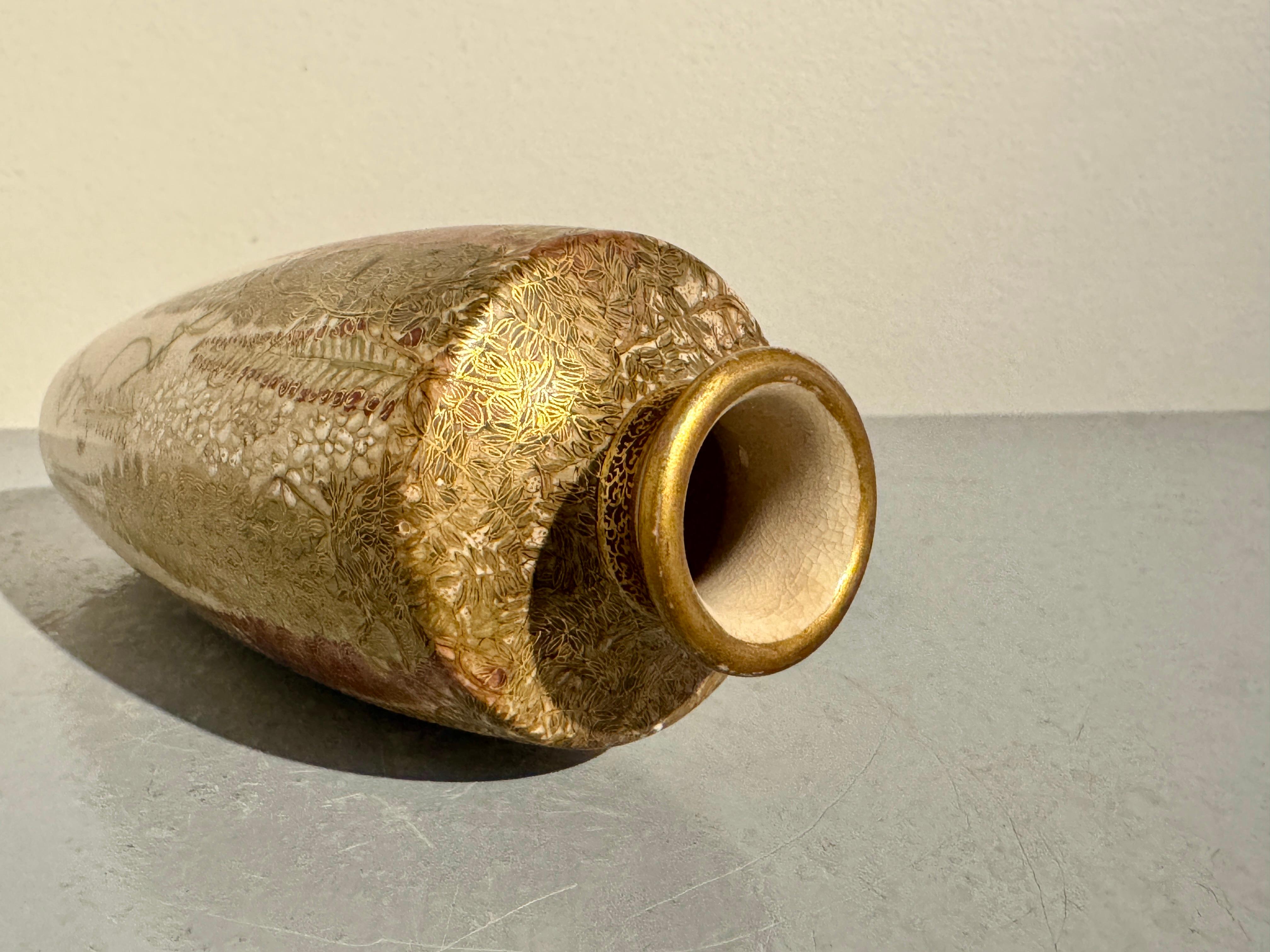 Japanische Satsuma-Vase mit Glyzinien von Gyukuzan (Chin Jukan XII), Meiji-Zeit, Japan im Angebot 4