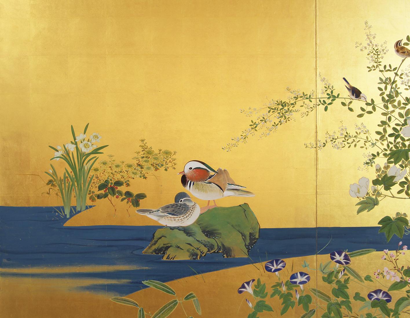 It is a two-panel screen from the Taisho period, around 1920, beautifully painted in excellent detail.
The best of Rinpa's school painting: large empty space that highlights a pair of mandarin ducks in the middle of the pond.
On the right, flying