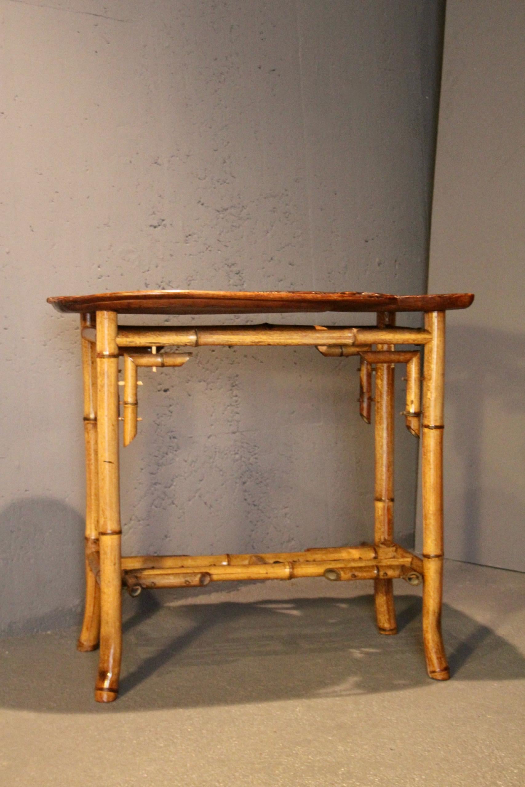 Guéridon sculpté japonais Bon état - En vente à grand Lancy, CH