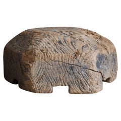 Piedistallo scultoreo giapponese in legno, inizio XX secolo, stile wabi-sabi