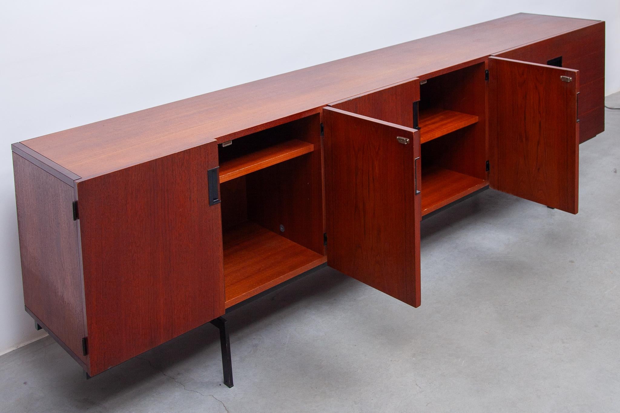 Serie japonesa DU03  Aparador de Cees Braakman para Pastoe 1958, diseño holandés en venta 8