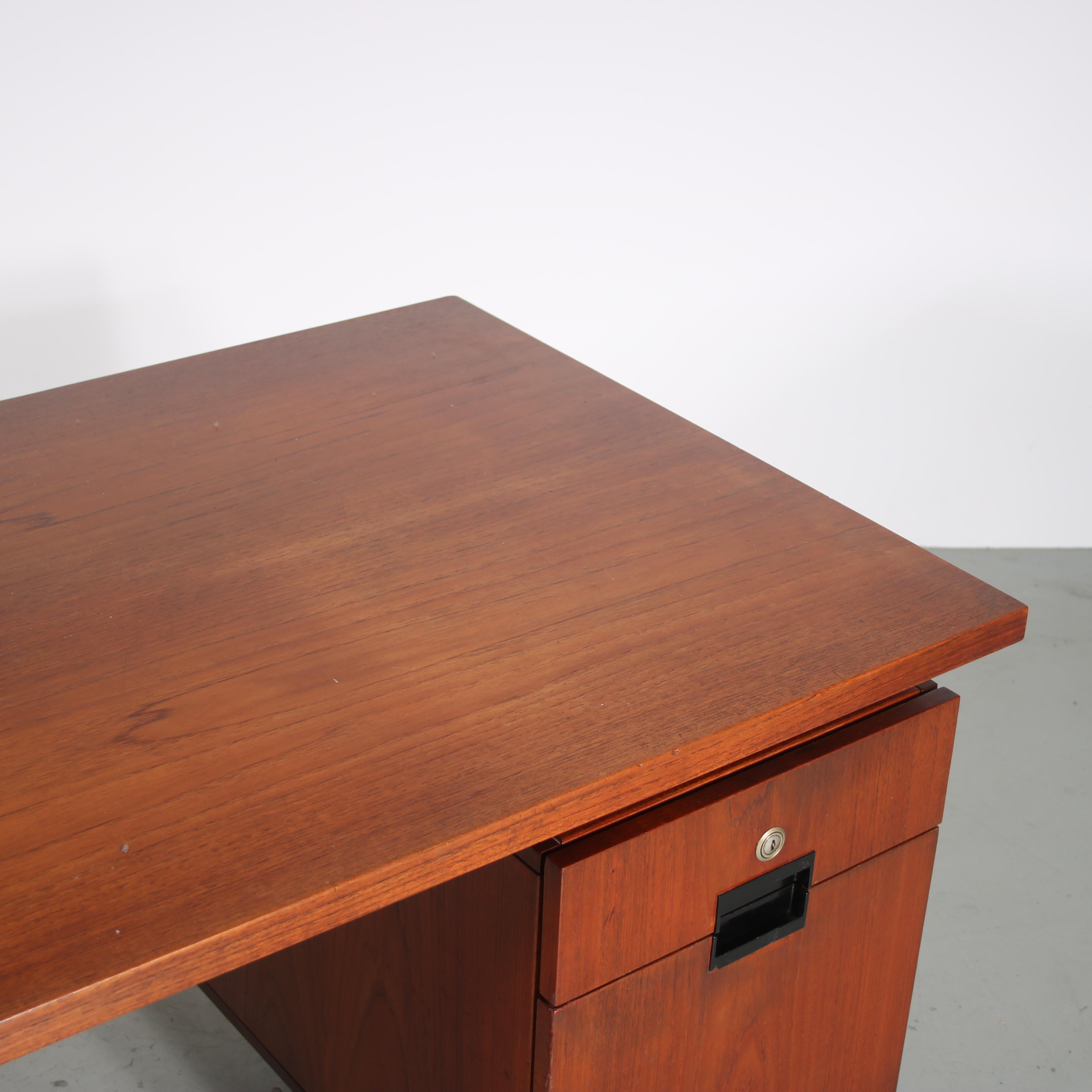 Schreibtisch aus der japanischen Serie von Cees Braakman für Pastoe, Niederlande 1960 (Metall) im Angebot