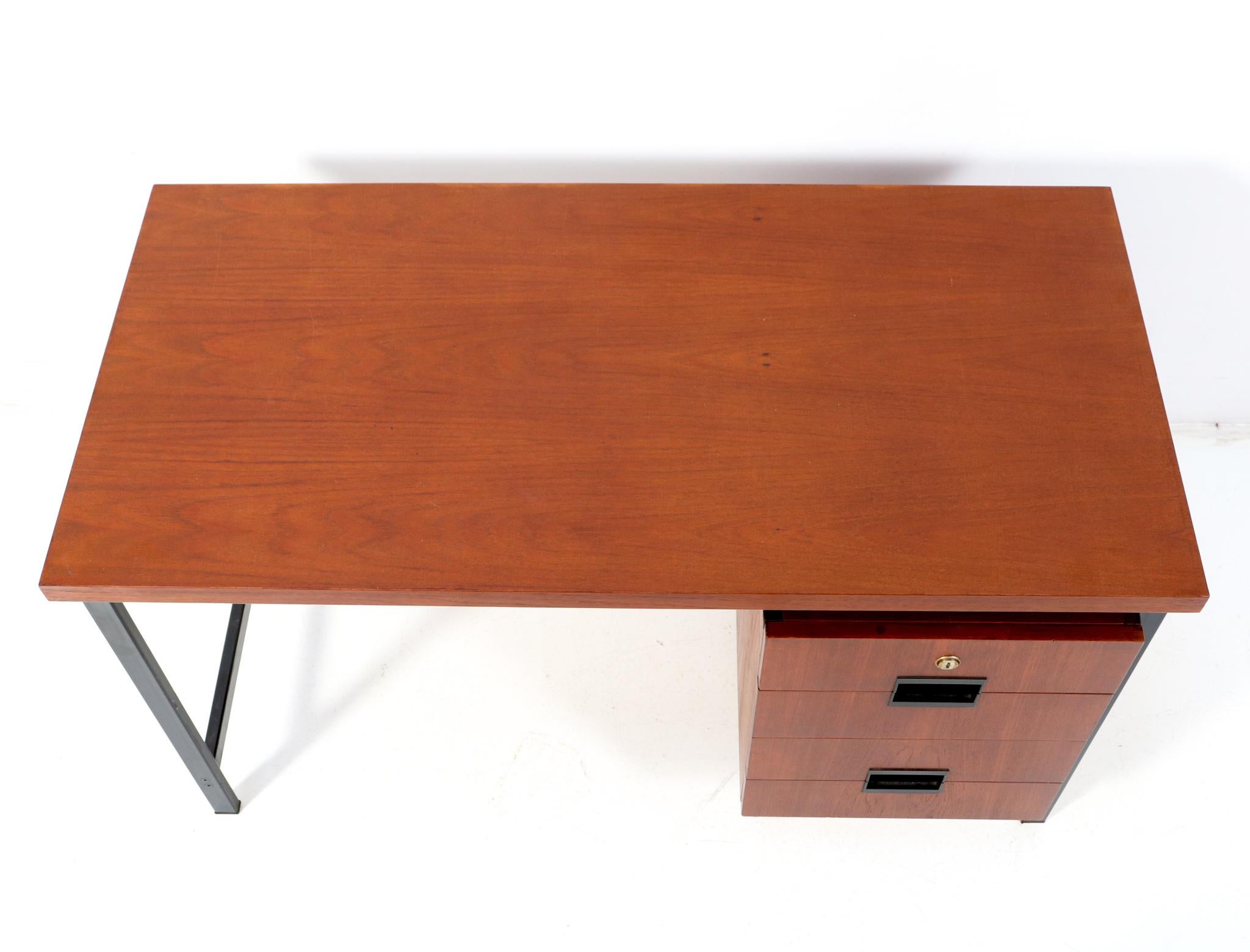 Japanese Series EU01 Teak Desk by Cees Braakman for Pastoe, 1958 In Good Condition In Amsterdam, NL
