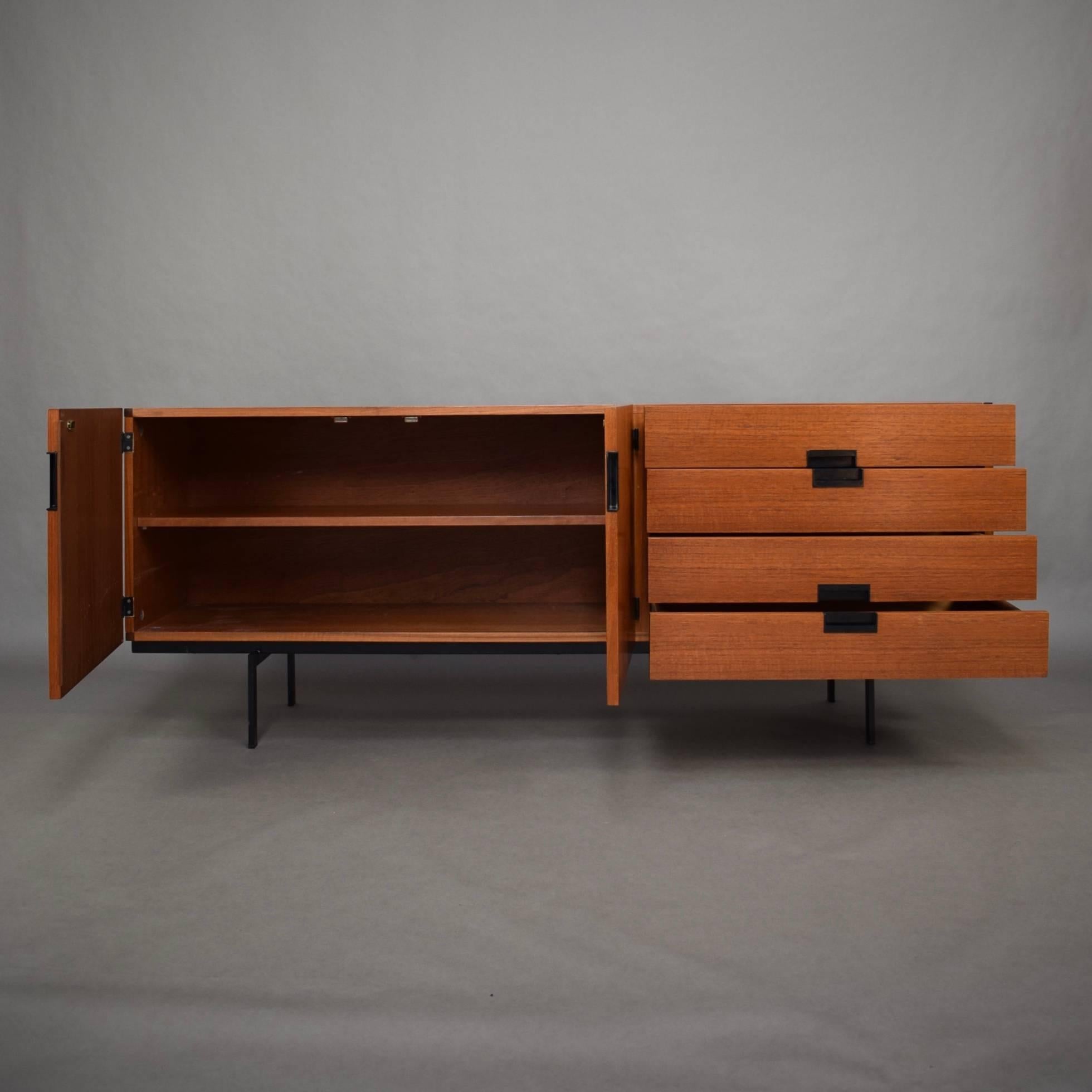 Iconic DU-04 Japanese series sideboard by Cees Braakman for Pastoe.
The Japanese sideboards are minimalistic and timeless in design and still as iconic as they are beautiful.
The typical Braakman drawers are made of bent teak plywood so they can