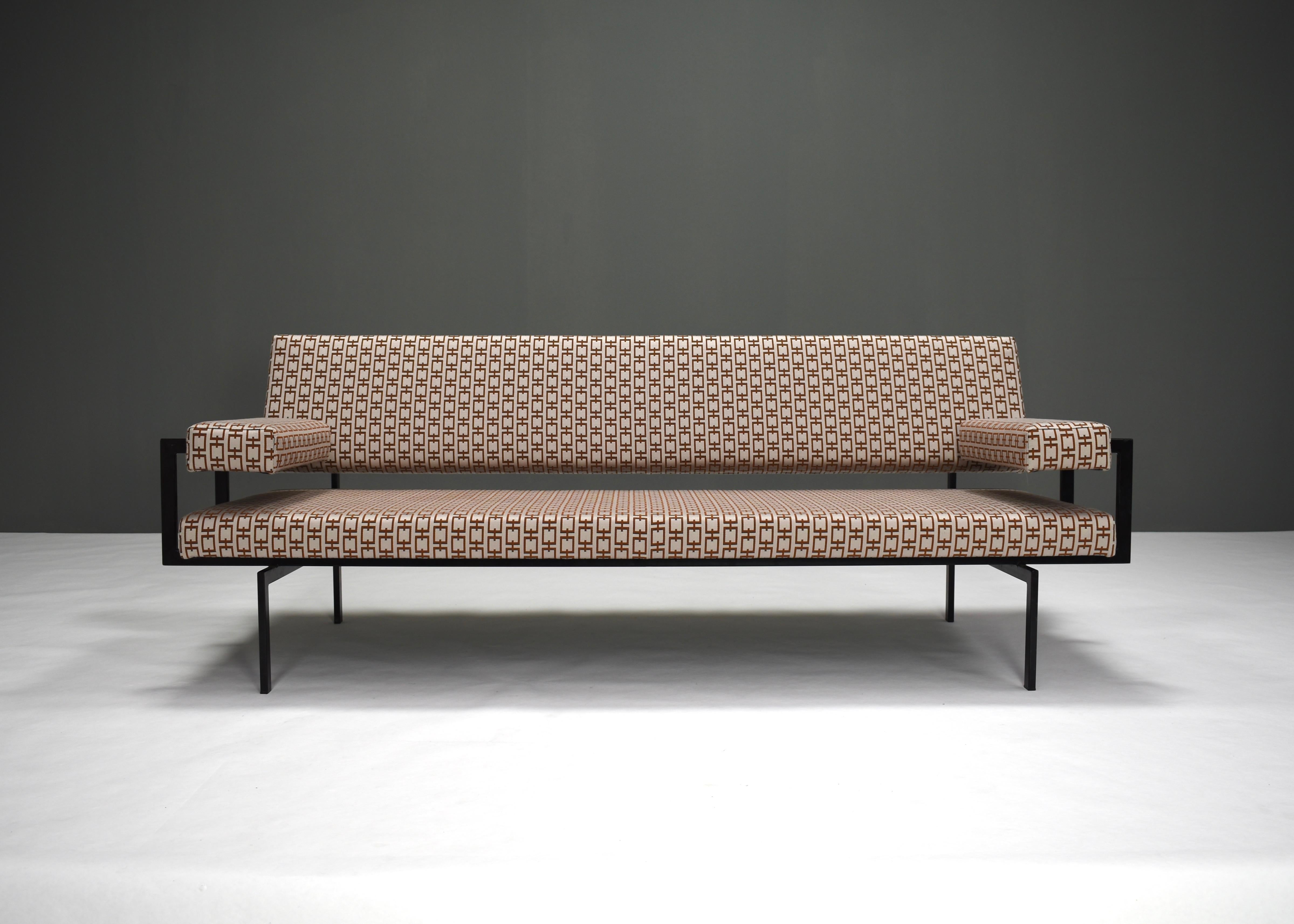 Rare U+N ‘Japanese’ series sofa by Cees Braakman for UMS PASTOE, Utrecht, the Netherlands.

The seat, back- and armrest have been reupholstered with new foam filling and a beautiful new next season fabric. The sofa has been upholstered with a
