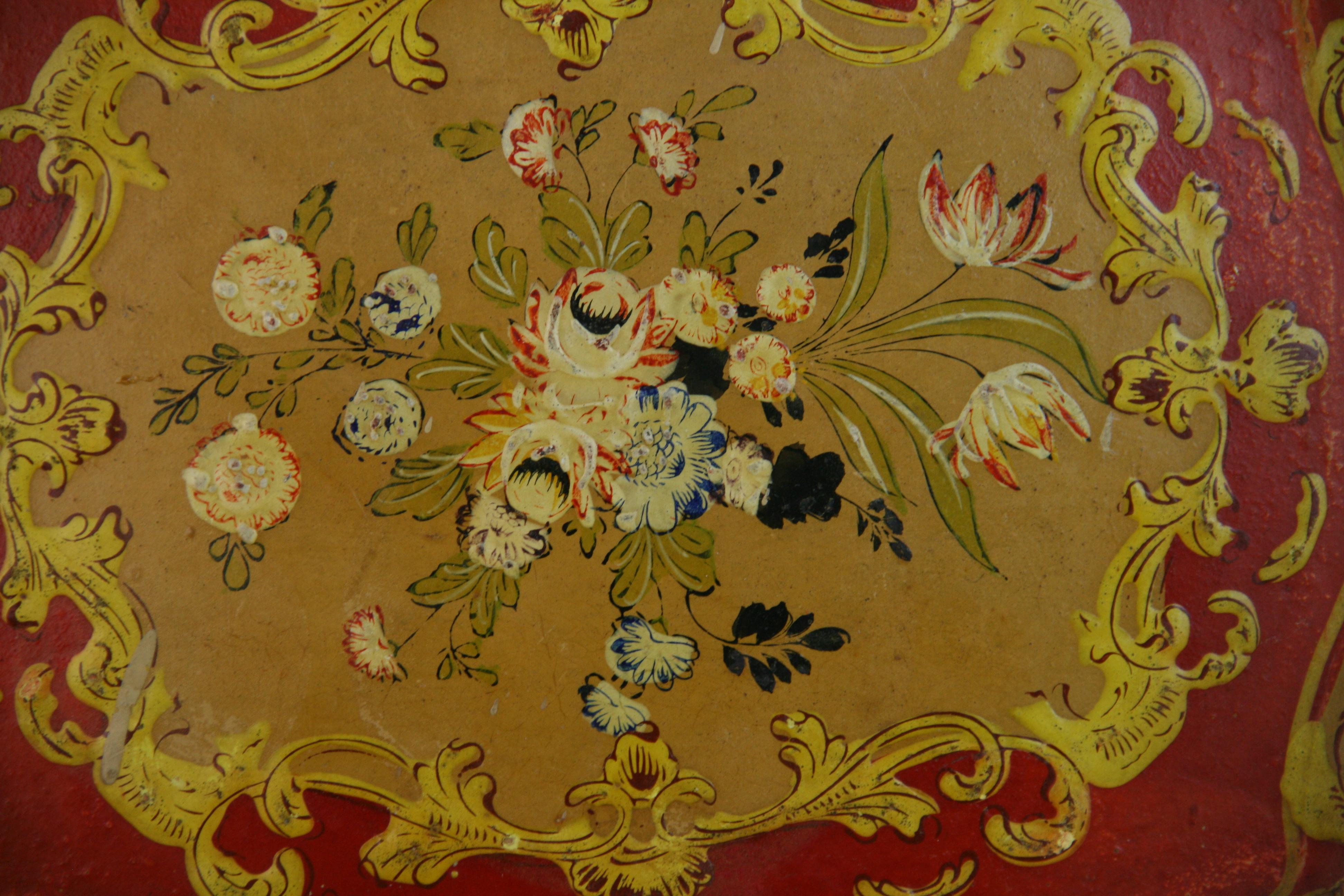 Plateau de service japonais peint à la main, bois pressé à motifs floraux, années 1950 Bon état - En vente à Douglas Manor, NY