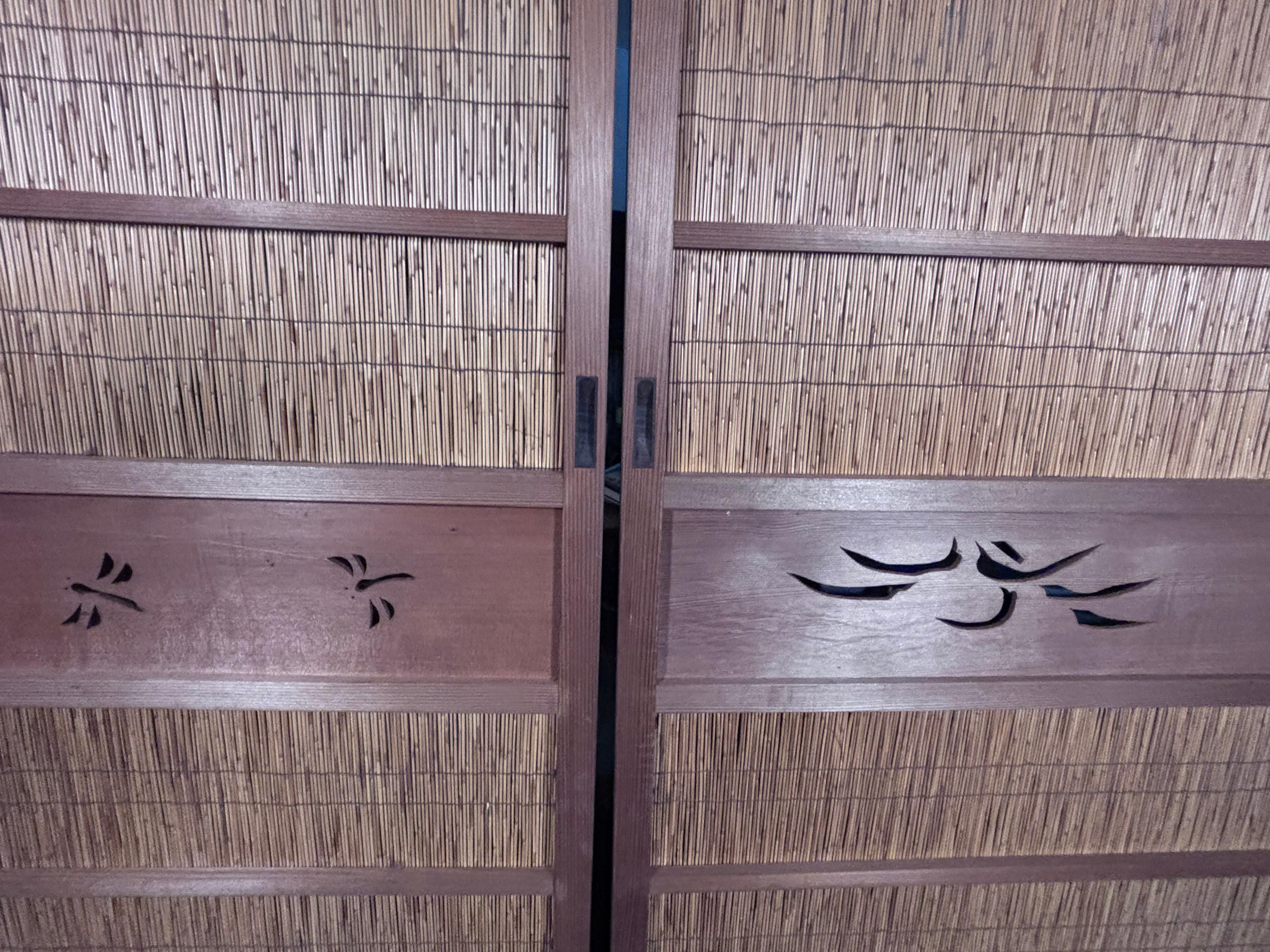 Set di due eccellenti uccelli e libellule Shoji giapponesi per le porte in vendita 4