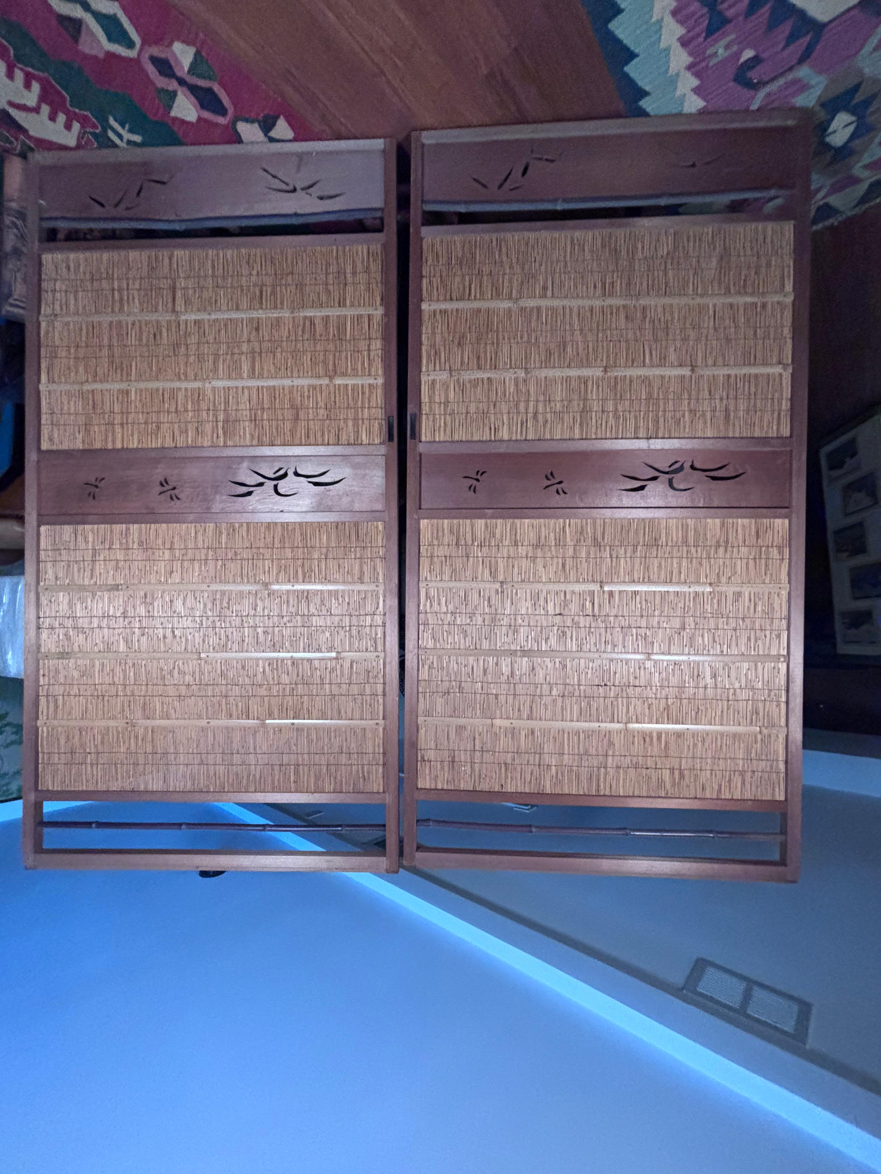 Giapponese Set di due eccellenti uccelli e libellule Shoji giapponesi per le porte in vendita