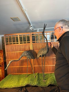 Ensemble japonais de deux grues de jardin à crête rouge, en bronze et de grande taille, anciennes