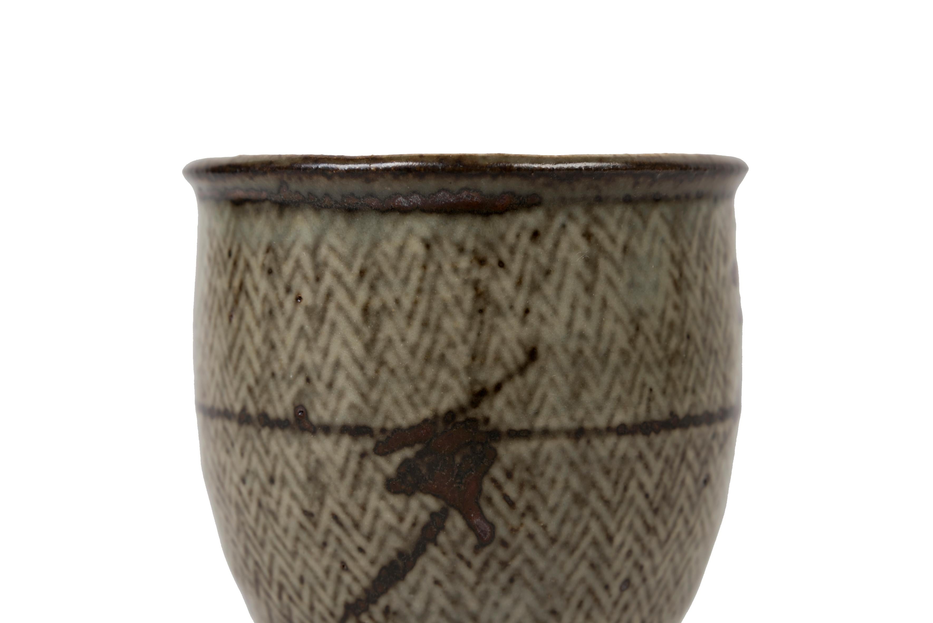 Tazza da tè giapponese Shawan in celadon con motivo a corde di Tenzo Shimaoka In condizioni buone in vendita a PARIS, FR