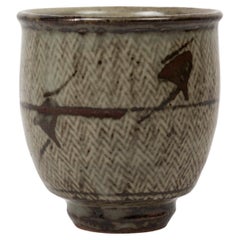 Japanese Shawan tea cup in celadon with corded pattern by to Tenzo Shimaoka