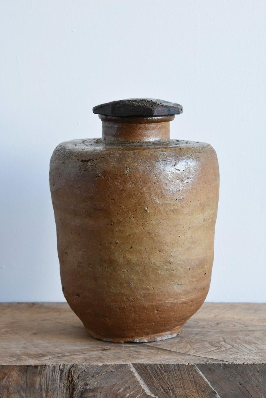 Japanese Shigaraki Ware Antique Jar/Early Edo Period/1600s/ Pottery Vase In Good Condition In Sammu-shi, Chiba