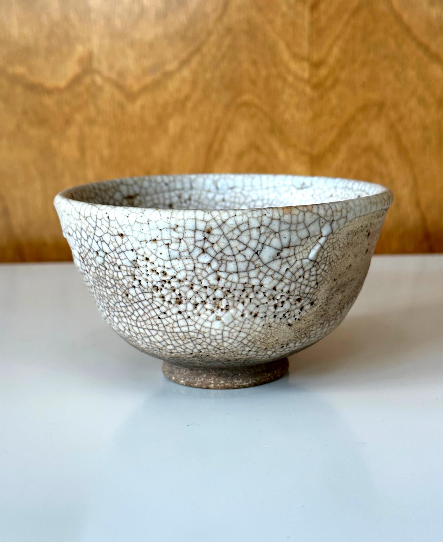 Japanese Shino Chawan Tea Bowl Edo Period In Good Condition For Sale In Atlanta, GA