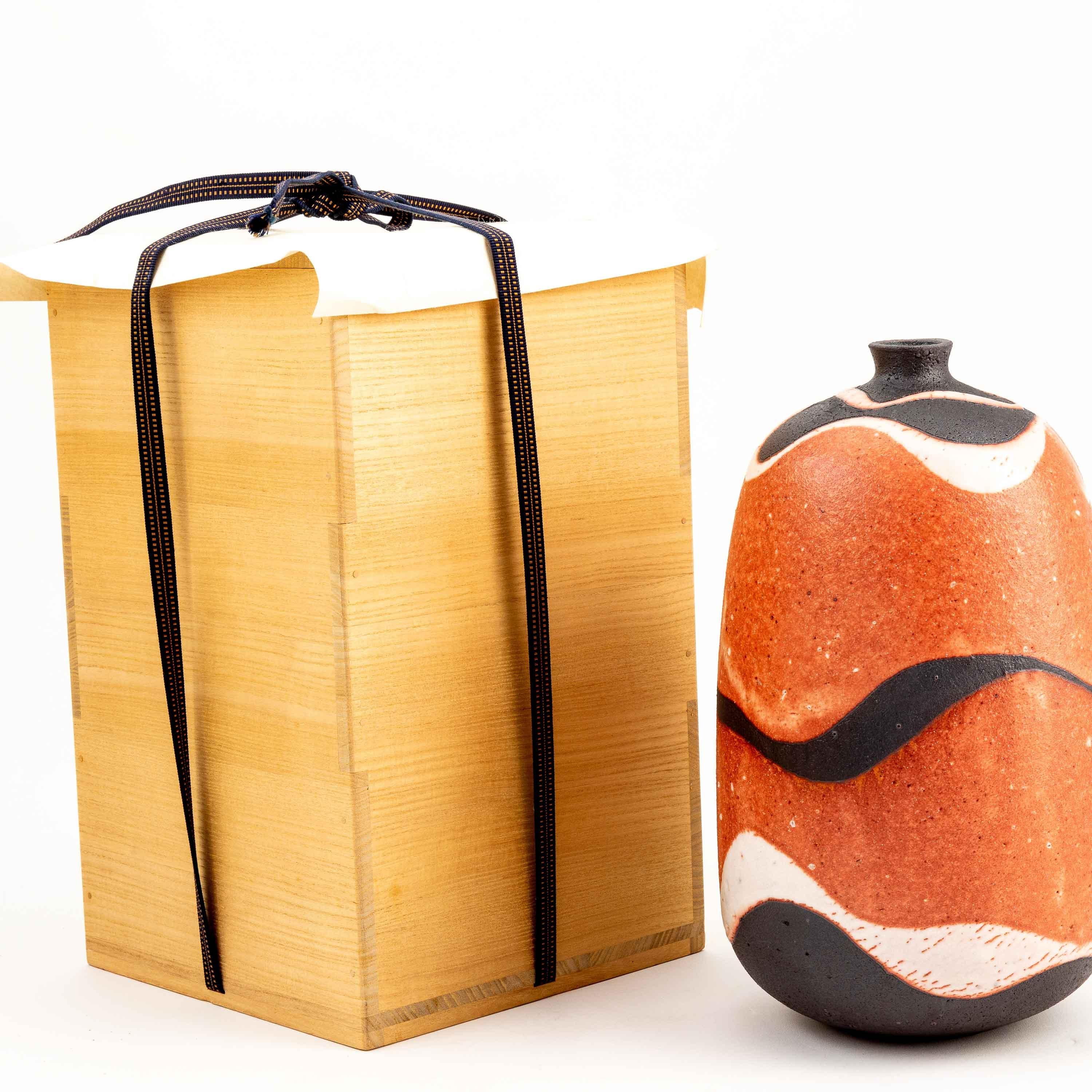 Shino pottery vase in deep murasaki and white by contemporary Japanese ceramic artist Tamaoki Yasuo. The vase is an iconic representation of his style. It comes with an original paulownia wood storage box.

Tamaoki Yasuo (b. 1941) in Tajimi. He