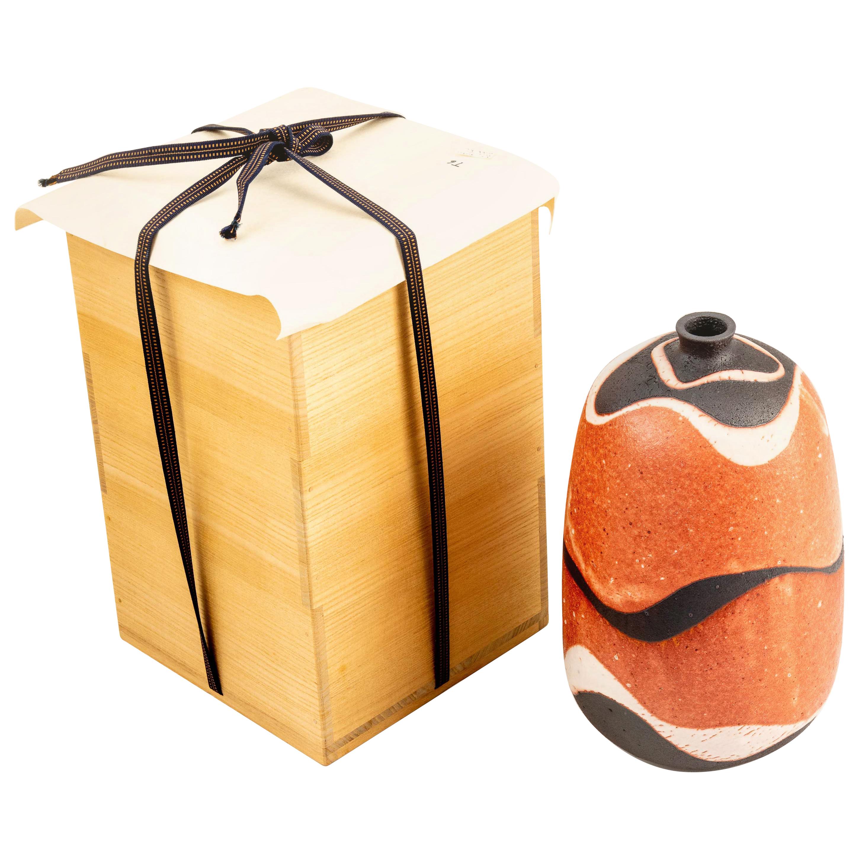 Außergewöhnlich  Japanische Shino-Keramikvase von Tamaoki Yasuo im Angebot