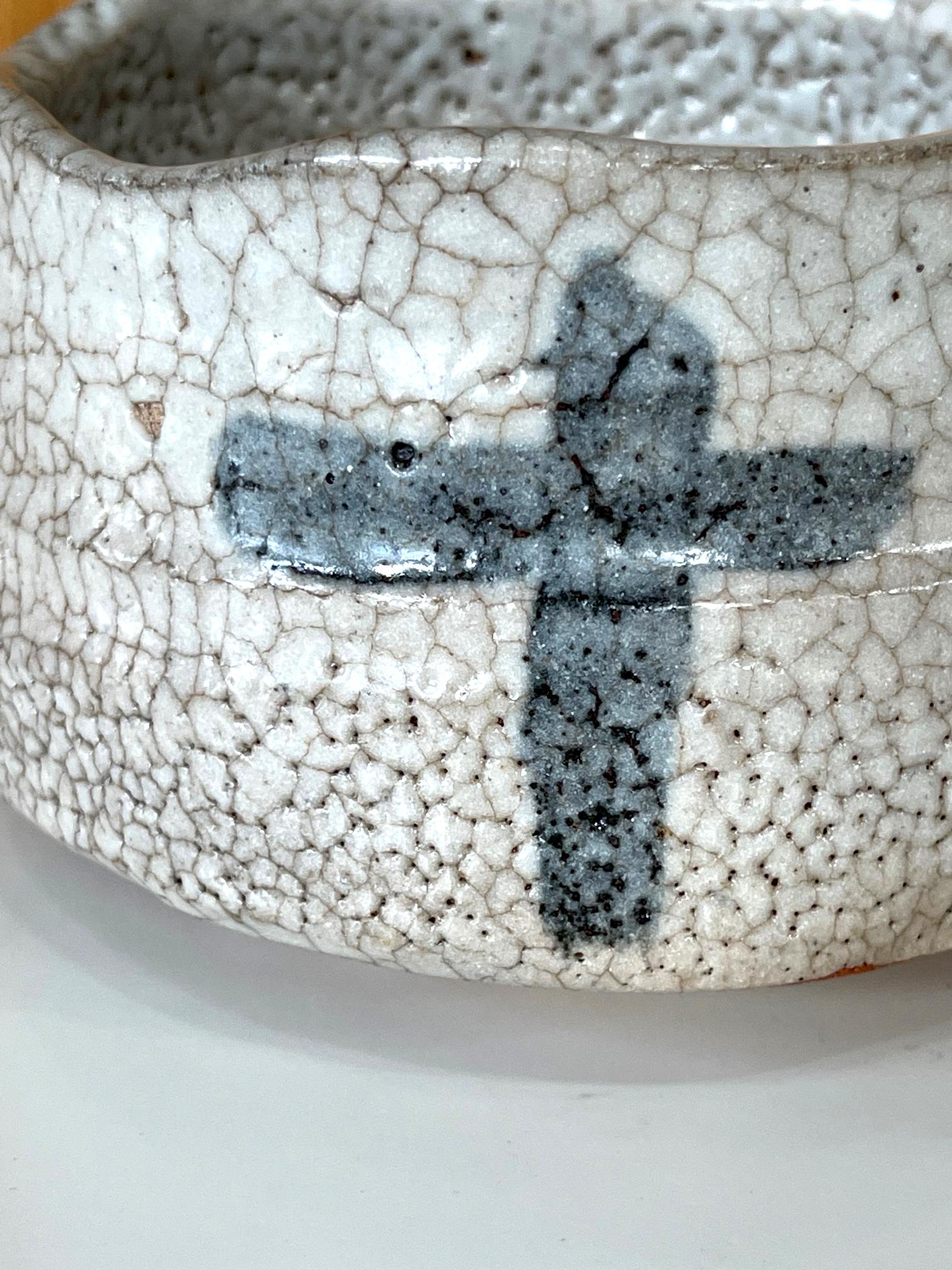 Bol  th chawan en porcelaine japonaise Shino de Toyoda Katsuhiko Bon état - En vente à Atlanta, GA