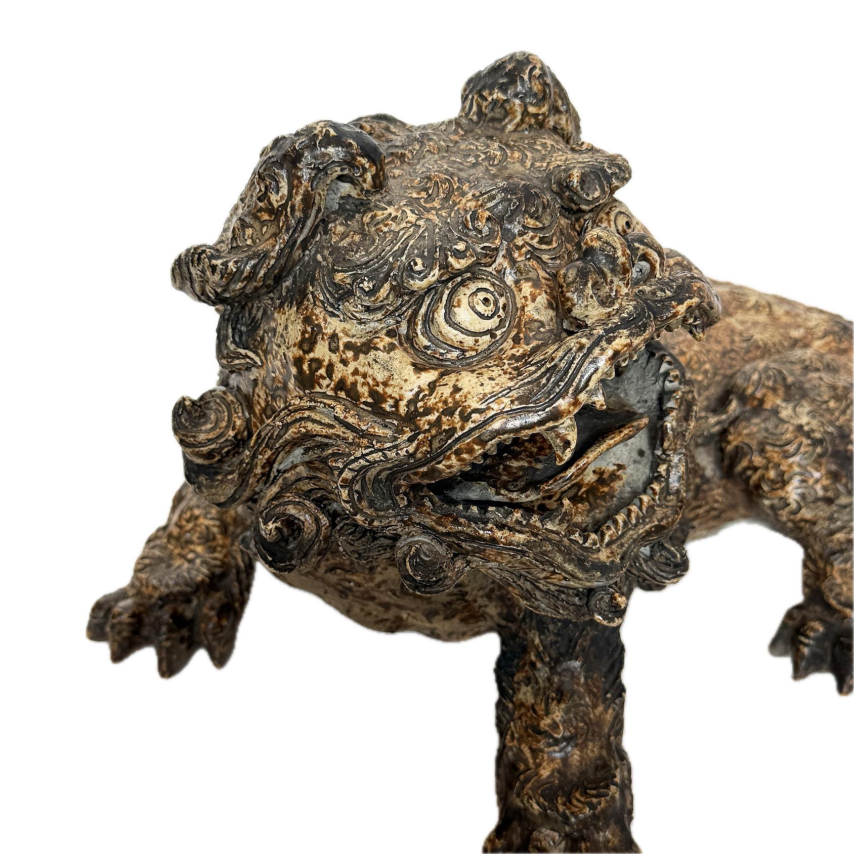 Perro japonés Shishi, Cerámica, horno Kakuzan Tsuruyama, periodo Taisho Cerámico en venta